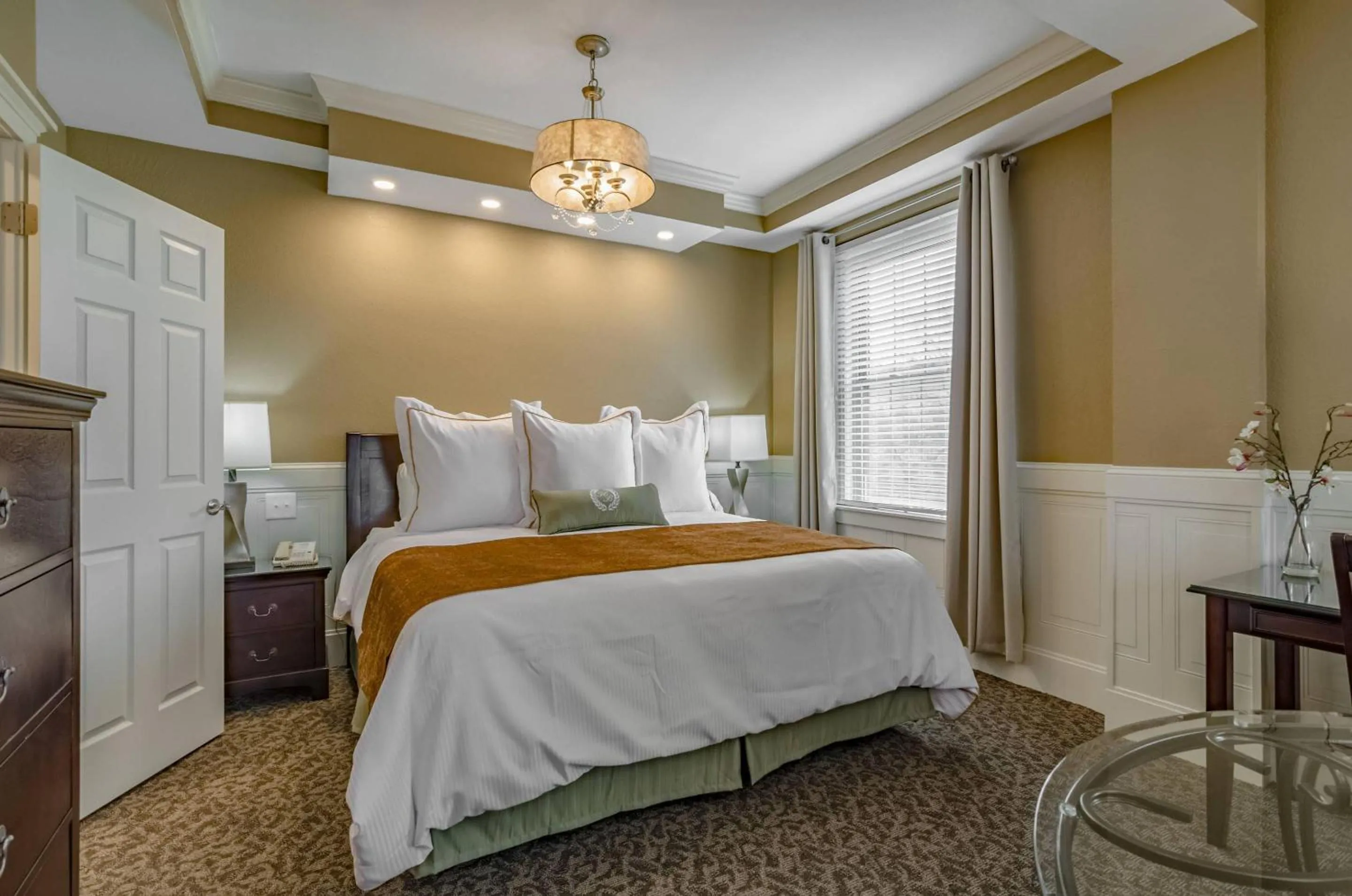 Bedroom, Bed in Hotel Bothwell Sedalia Central District, an Ascend Collection Hotel