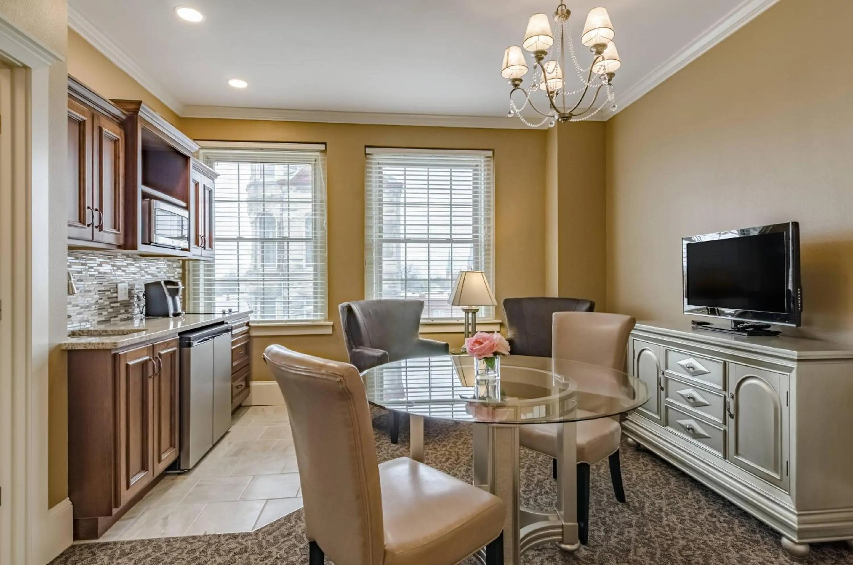 Bedroom in Hotel Bothwell Sedalia Central District, an Ascend Collection Hotel