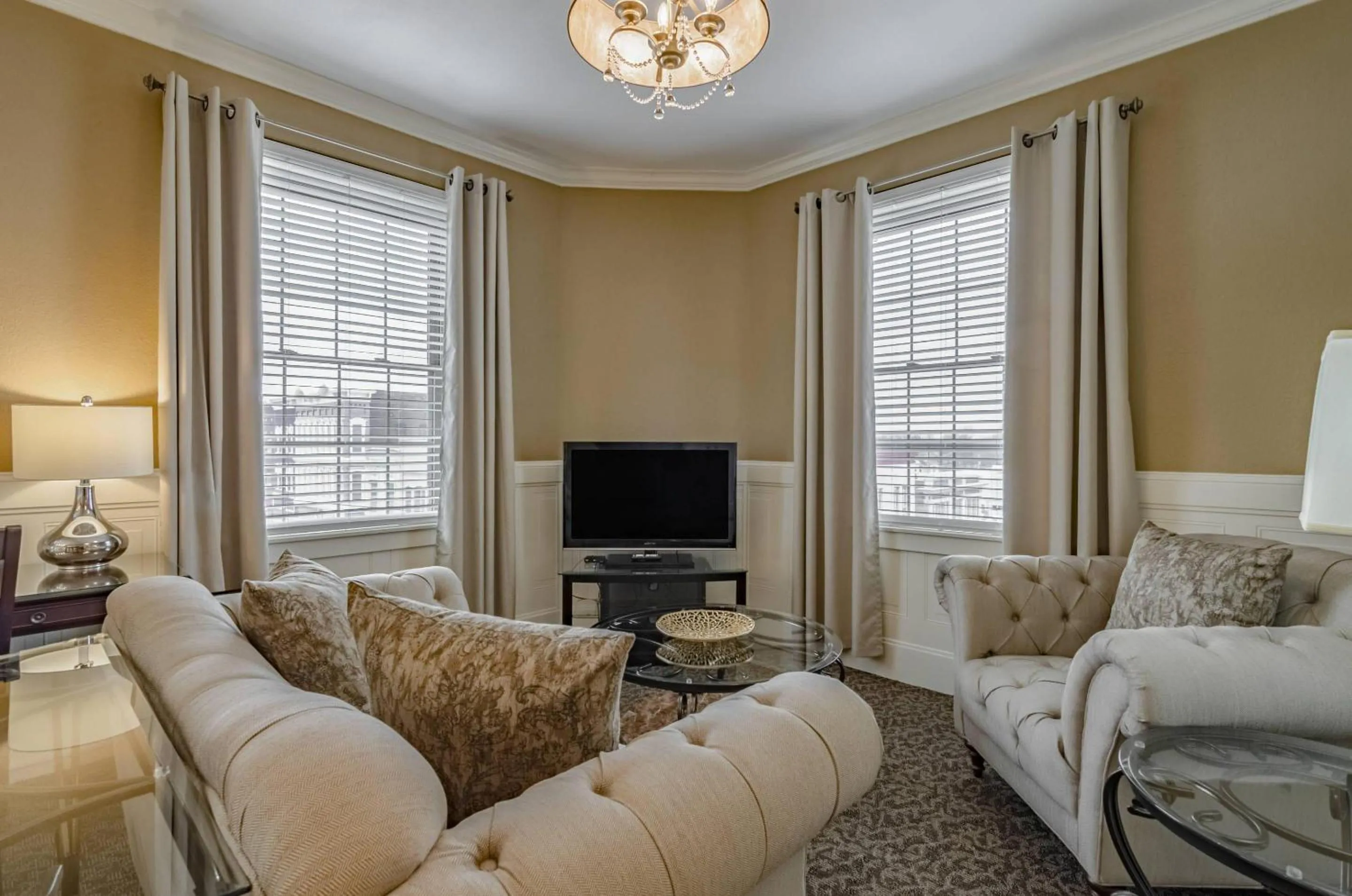 Bedroom in Hotel Bothwell Sedalia Central District, an Ascend Collection Hotel