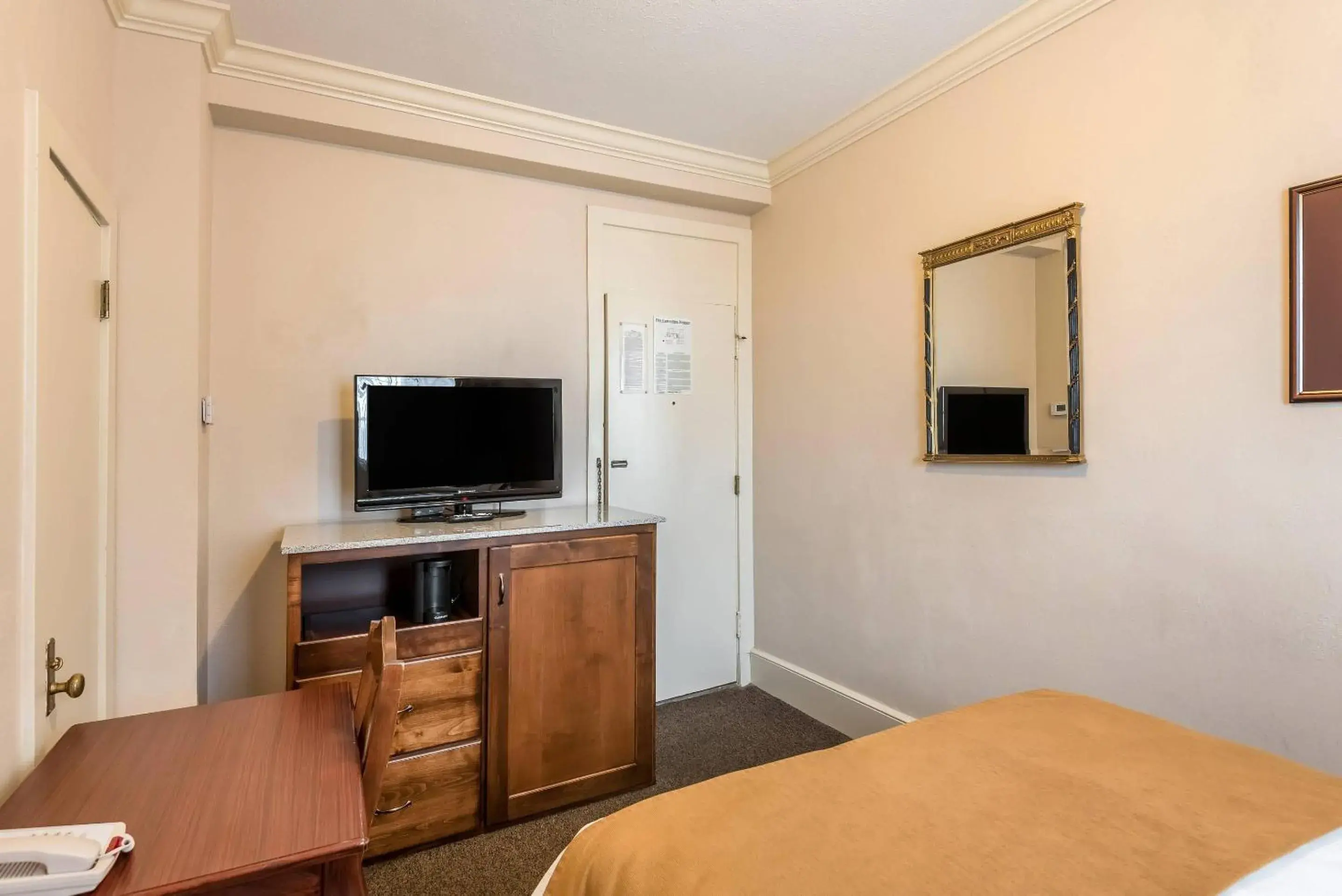 Bedroom in Hotel Bothwell Sedalia Central District, an Ascend Collection Hotel Bedroom in Hotel Bothwell Sedalia Central District, an Ascend Collection Hotel