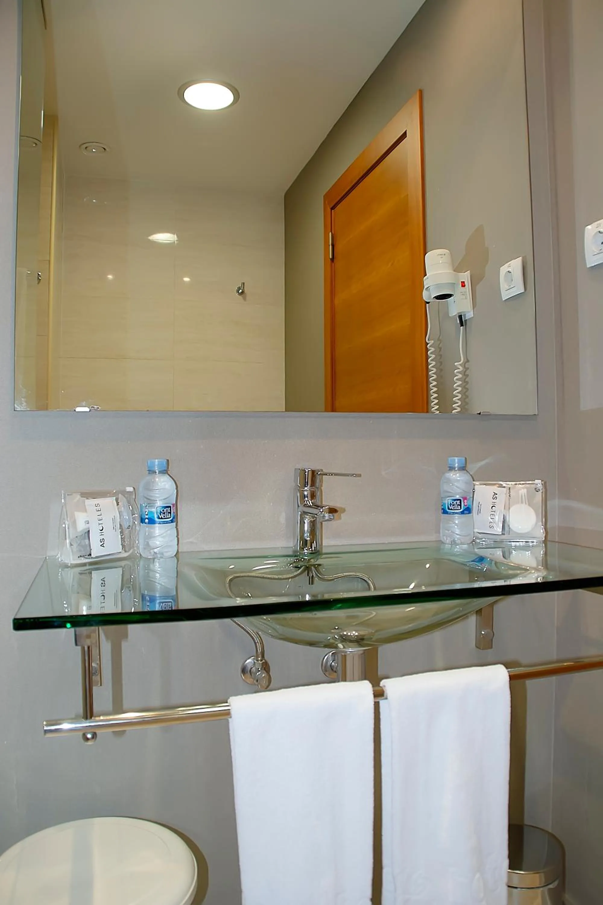 Bathroom in Hotel AS Torrent