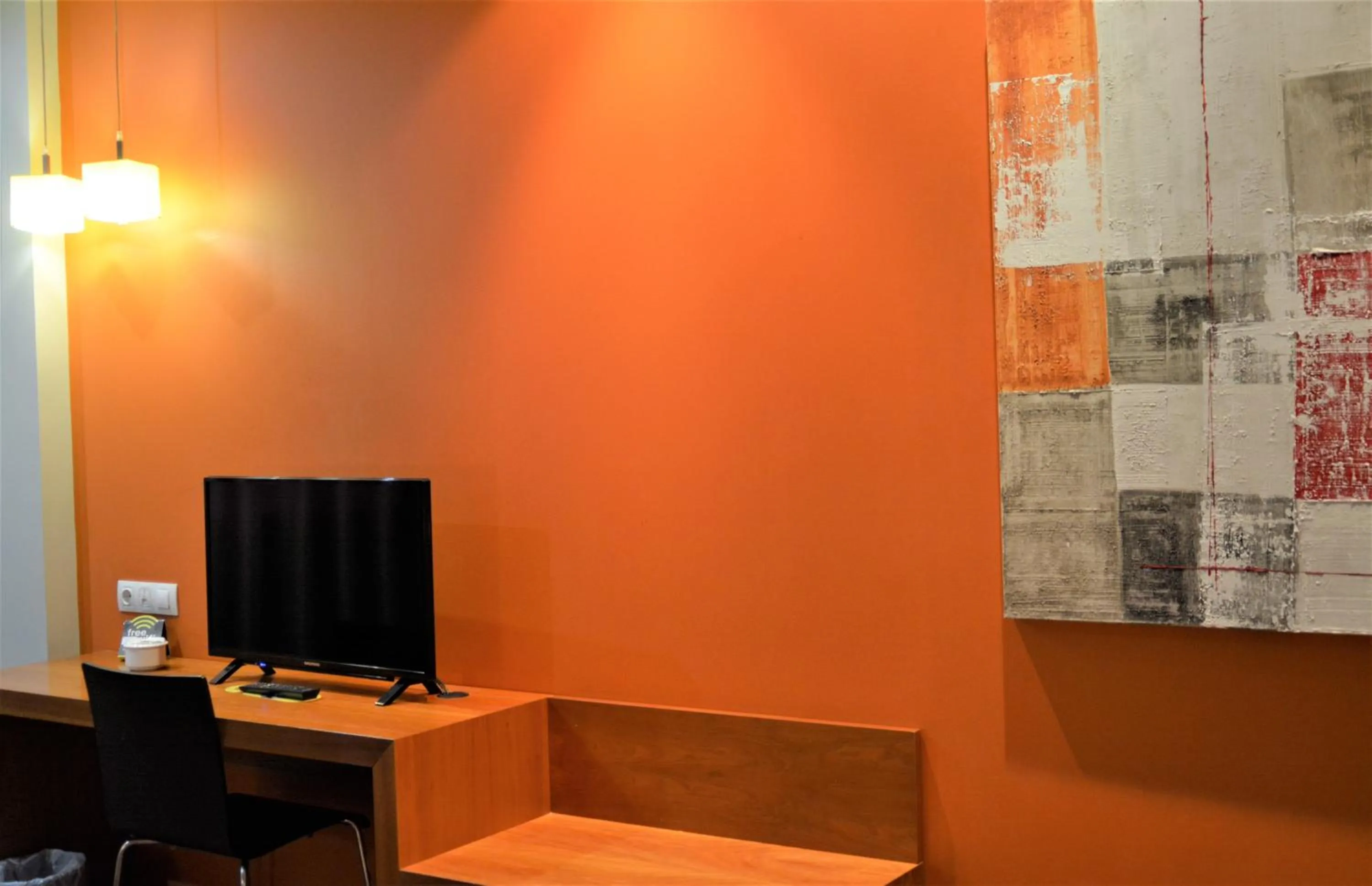 TV and multimedia in Hotel AS Torrent