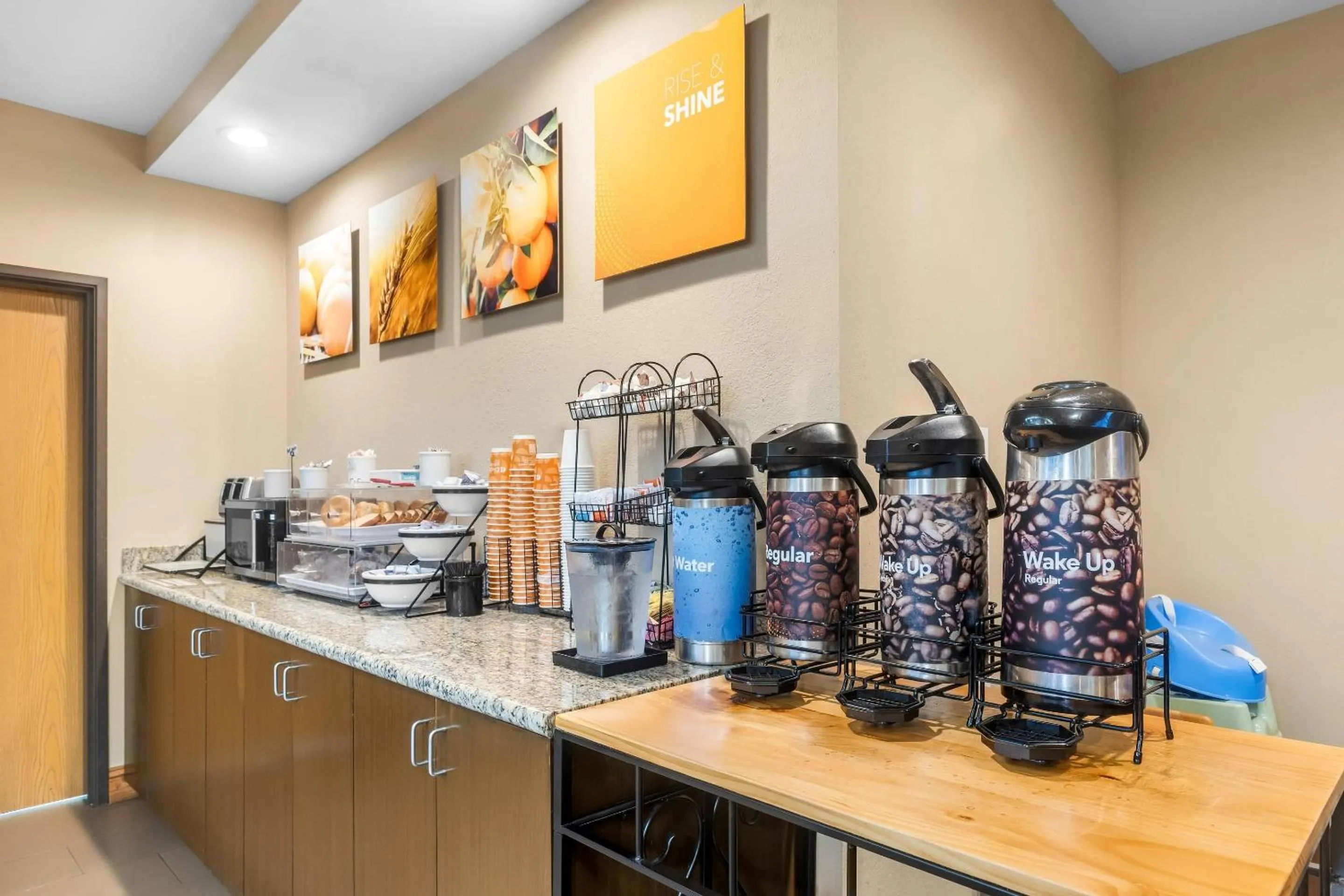 Breakfast in Comfort Inn & Suites Sikeston I-55