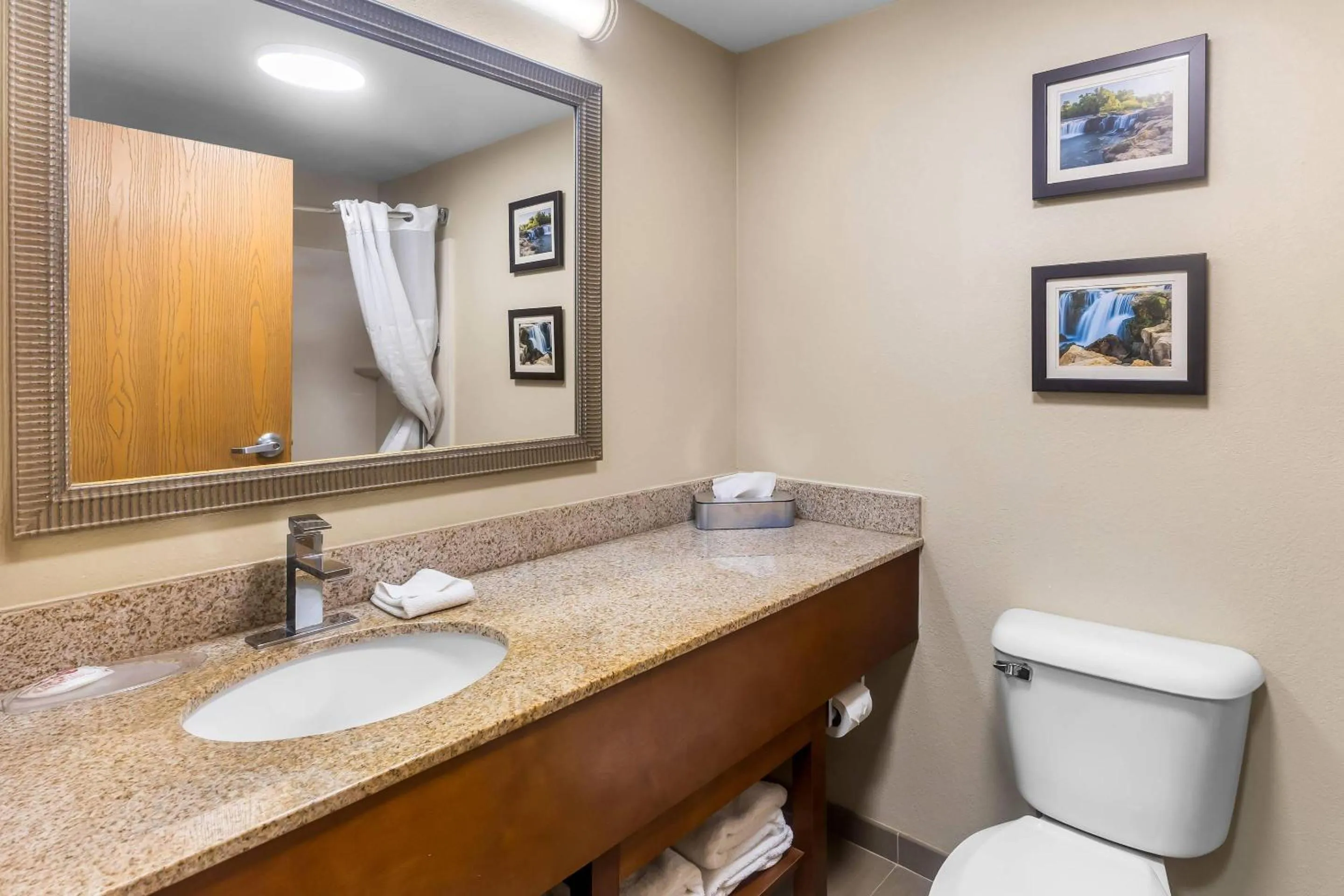 Bedroom in Comfort Inn & Suites Sikeston I-55