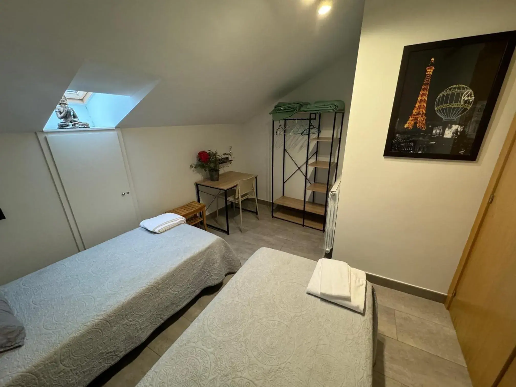 Standard Twin Room with Shared Bathroom in Carpe Viam Standard Twin Room with Shared Bathroom in Carpe Viam