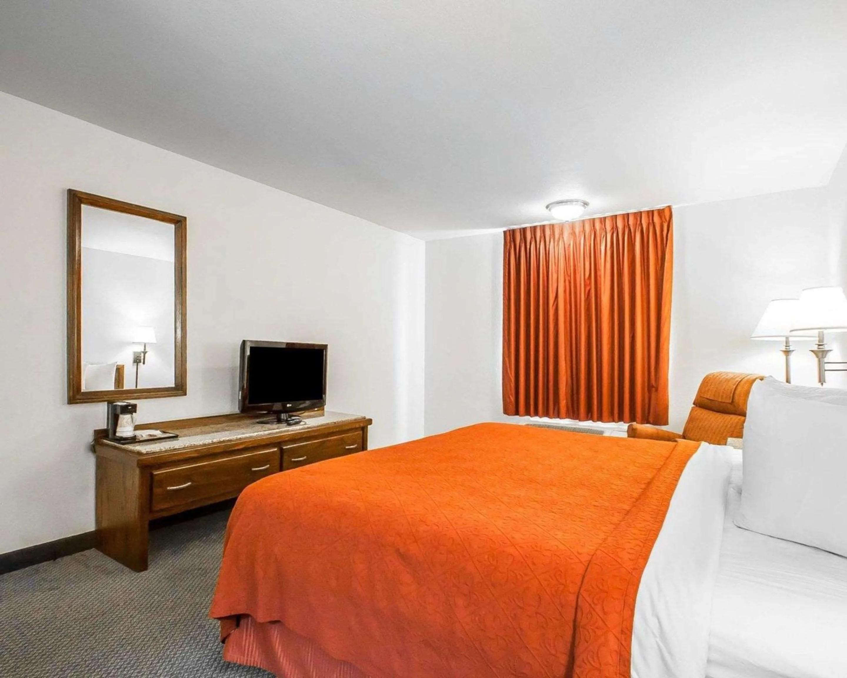 Photo of the whole room in Quality Inn & Suites North