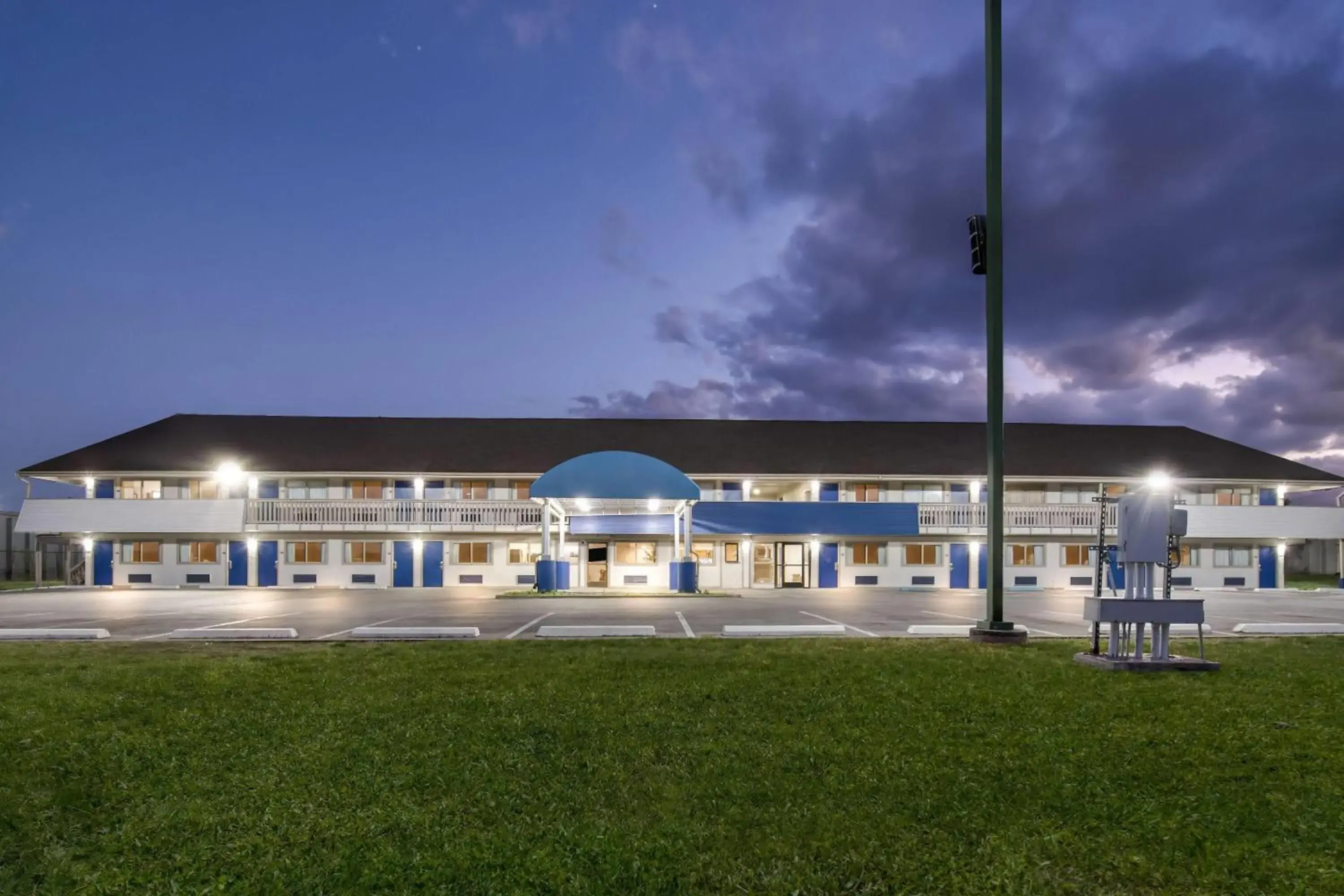 Property building in Days Inn by Wyndham Independence Property building in Days Inn by Wyndham Independence