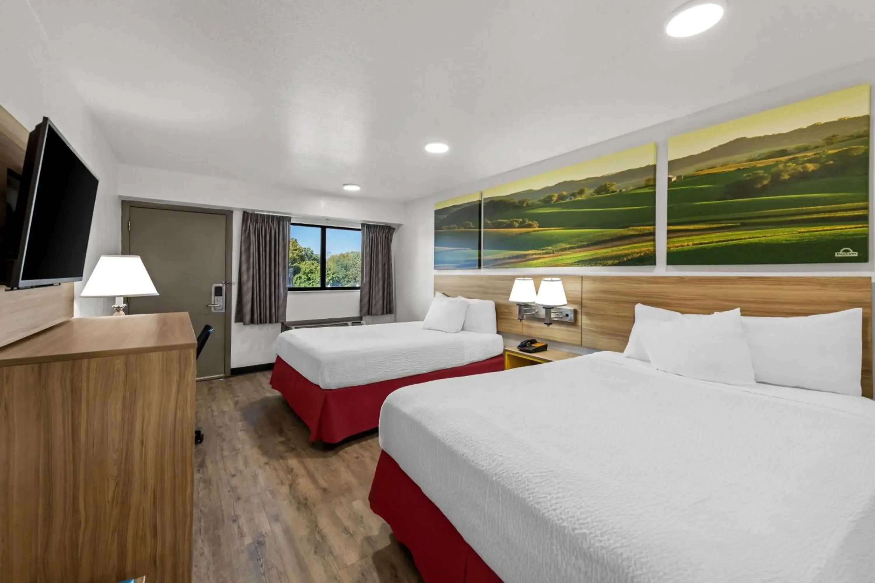 Bed in Days Inn by Wyndham Independence Bed in Days Inn by Wyndham Independence