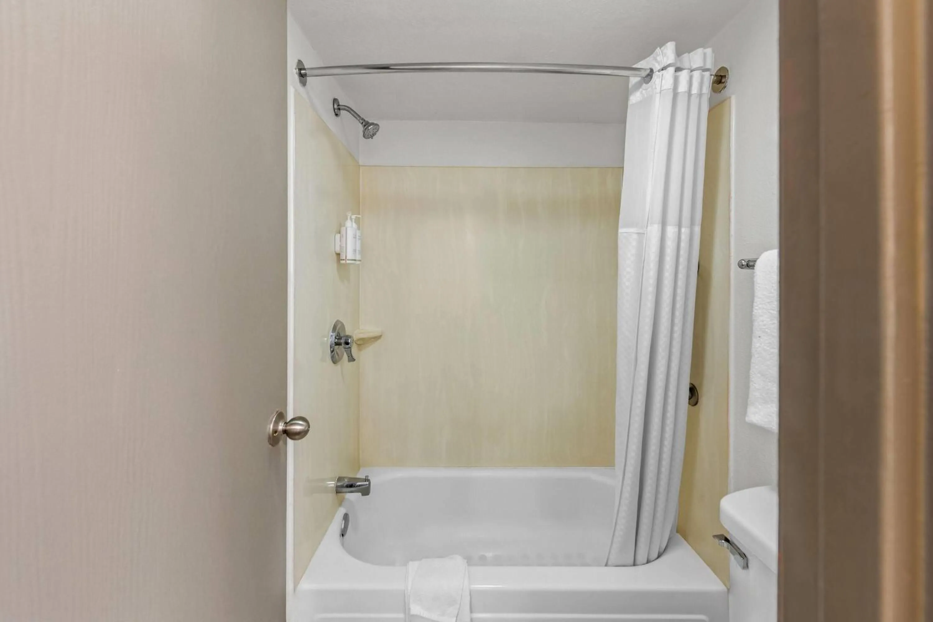 Bathroom in Days Inn by Wyndham Independence