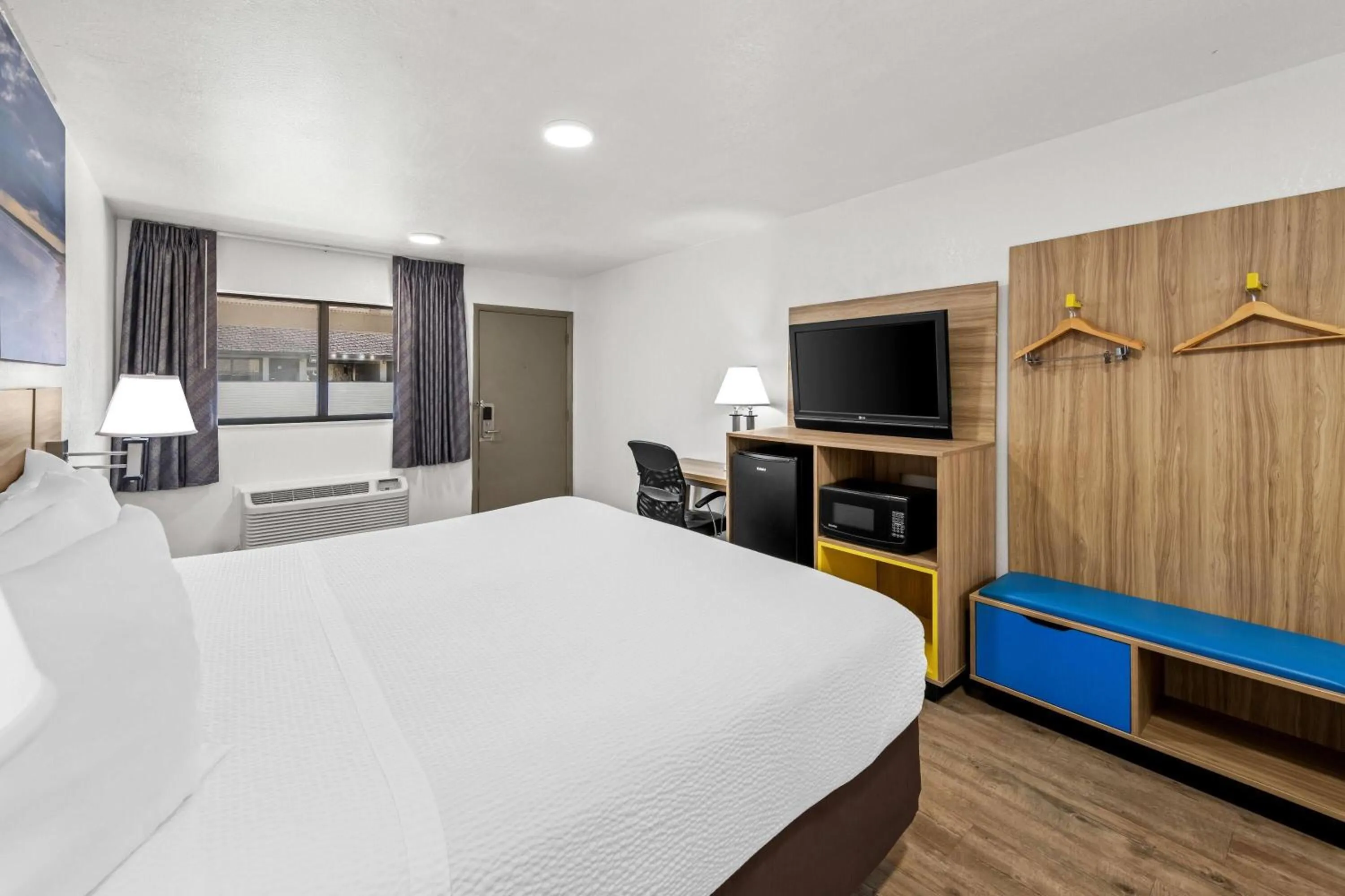 Bed in Days Inn by Wyndham Independence