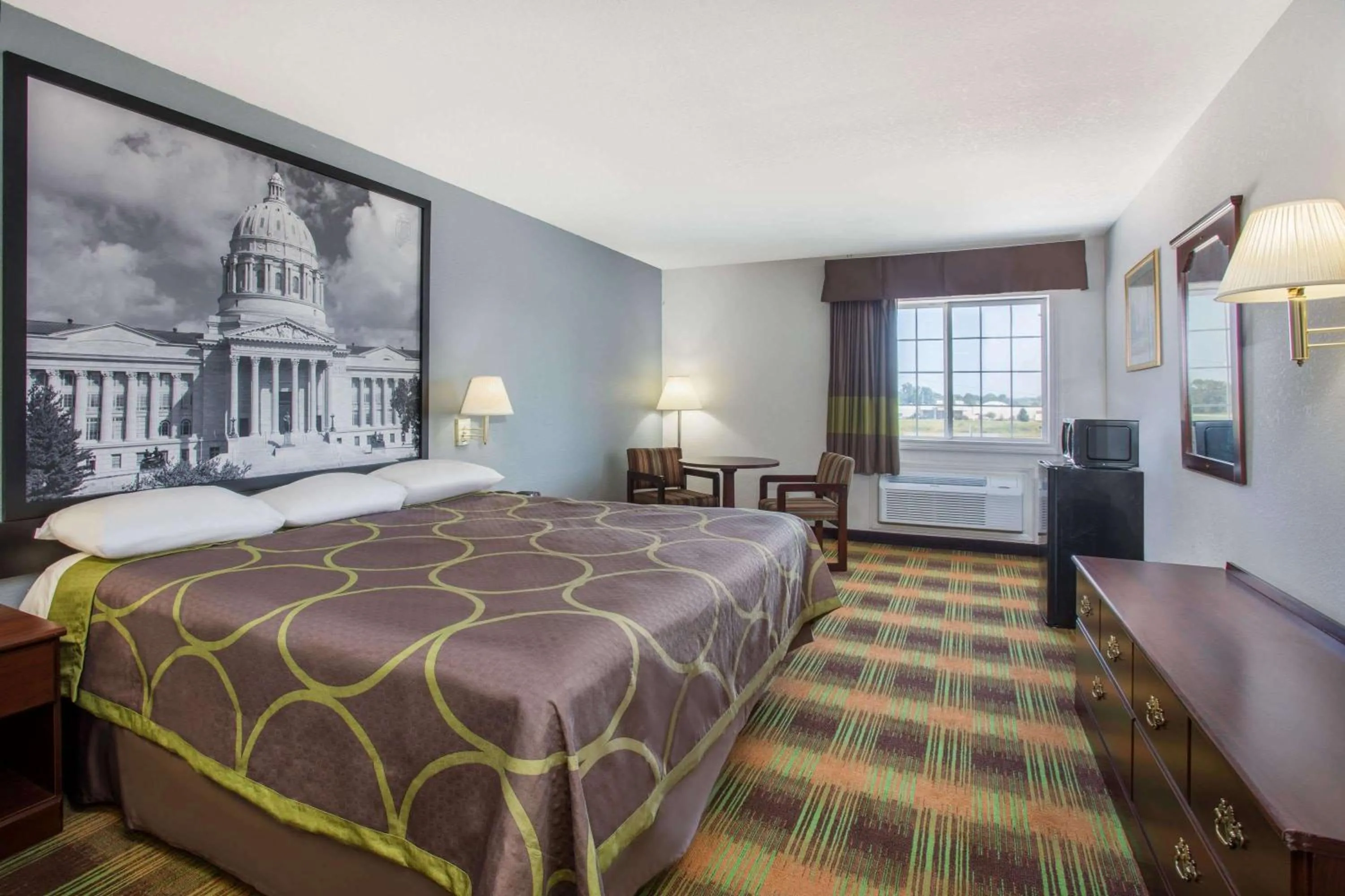 Photo of the whole room, Bed in Super 8 by Wyndham Sweet Springs