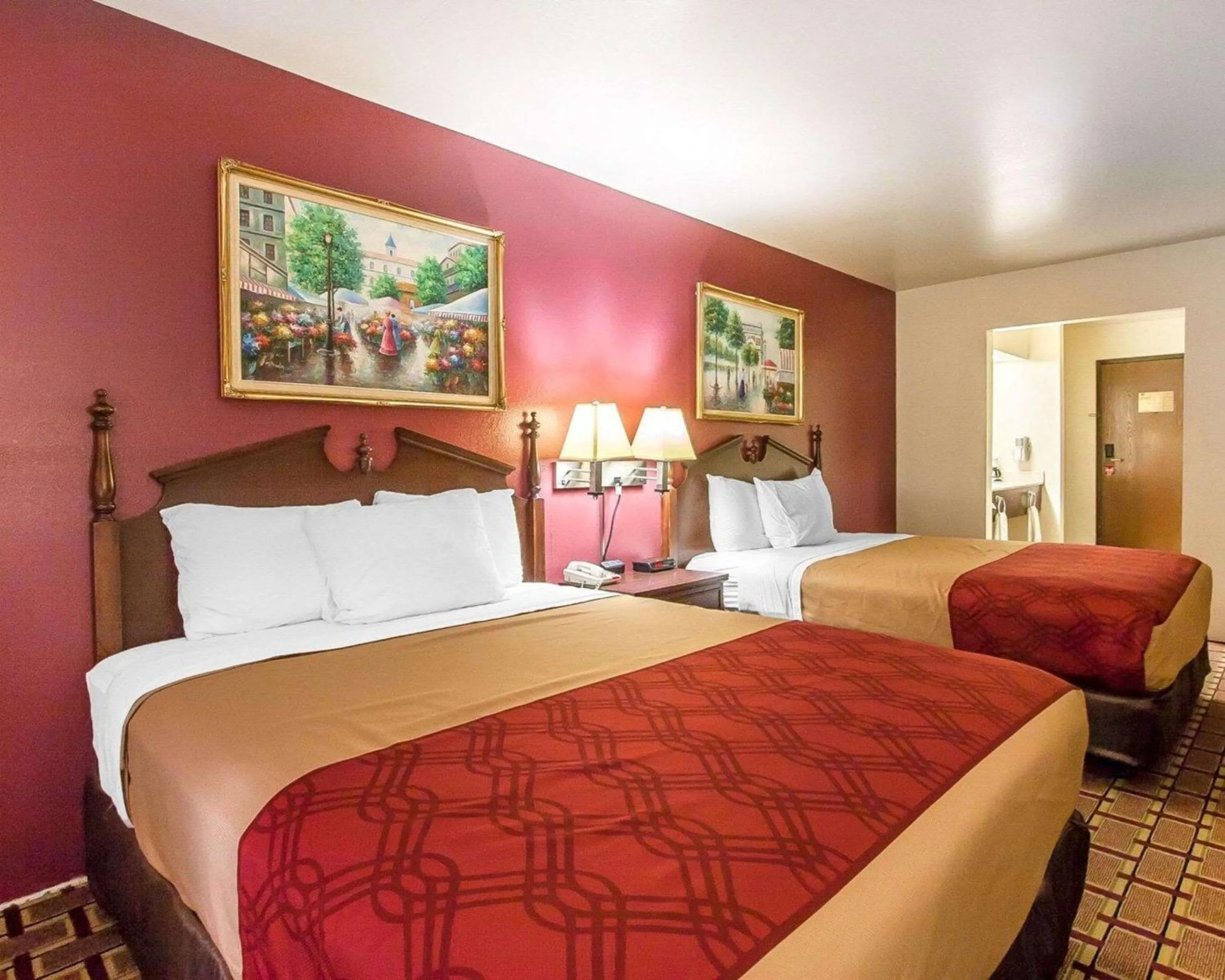 Photo of the whole room in Econo Lodge