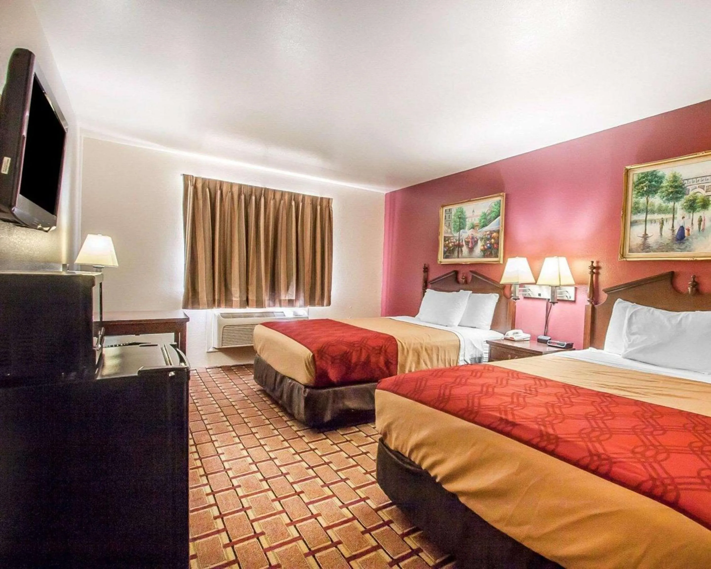 Photo of the whole room in Econo Lodge