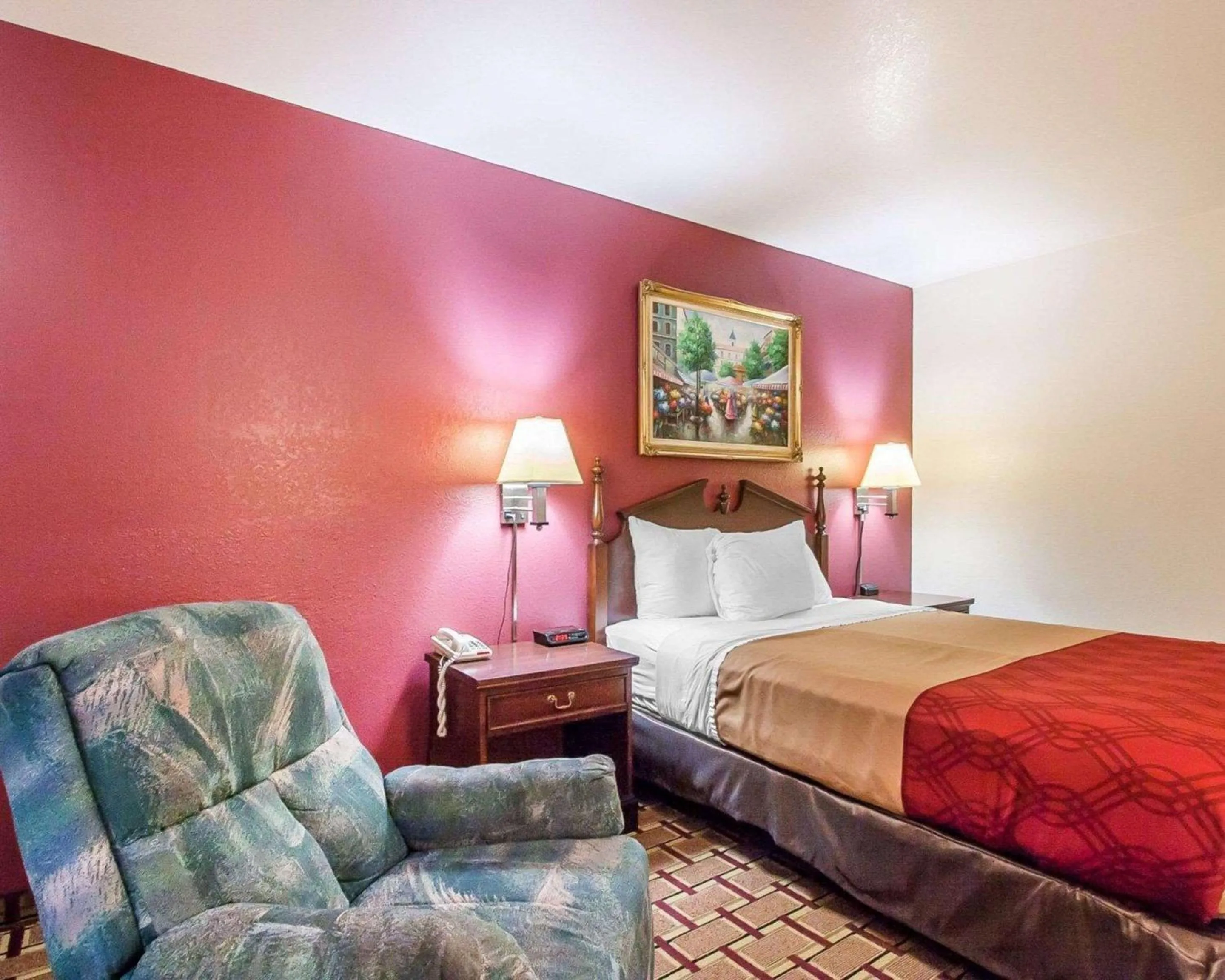 Photo of the whole room in Econo Lodge