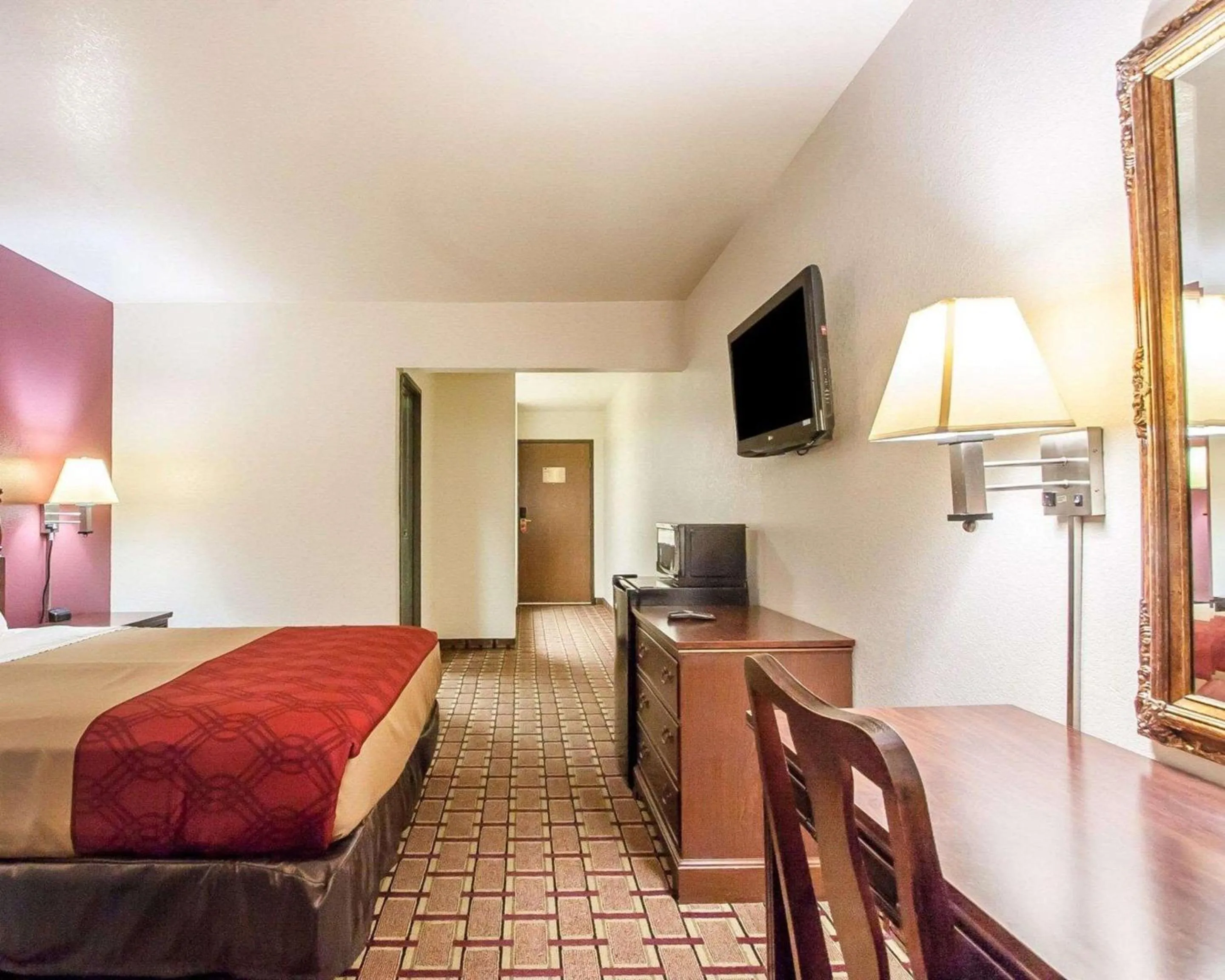 Photo of the whole room in Econo Lodge