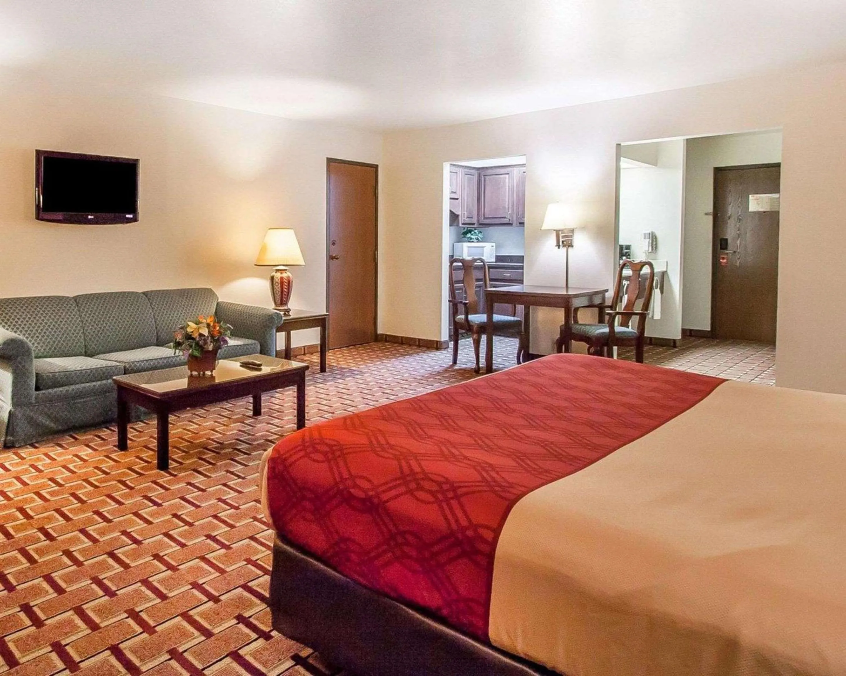 Photo of the whole room in Econo Lodge