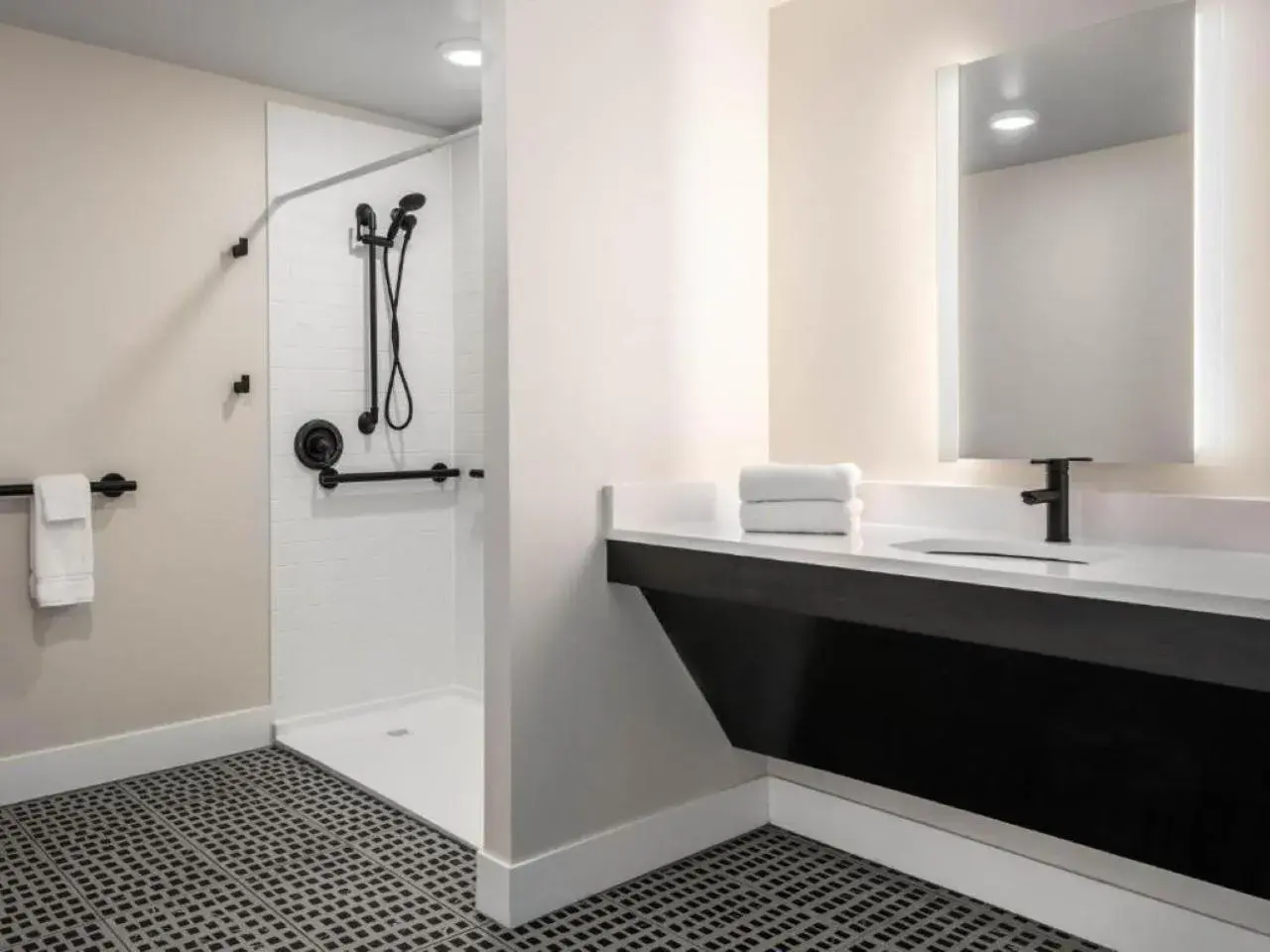 Standard Room with Two Queen Beds in Holiday Inn Express St. Louis Central West End by IHG Standard Room with Two Queen Beds in Holiday Inn Express St. Louis Central West End by IHG