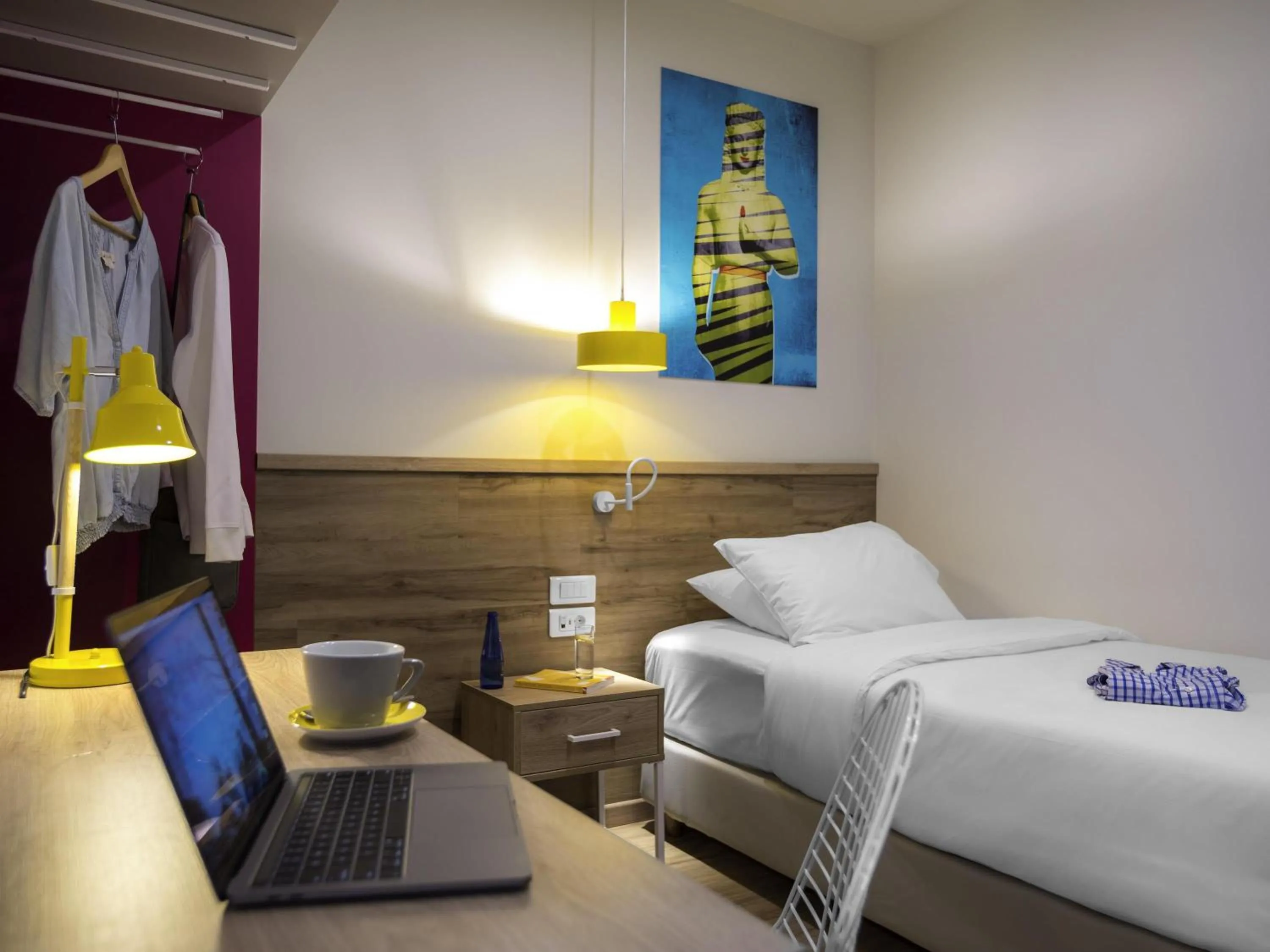 Bedroom, Bed in ibis Styles Athens Routes