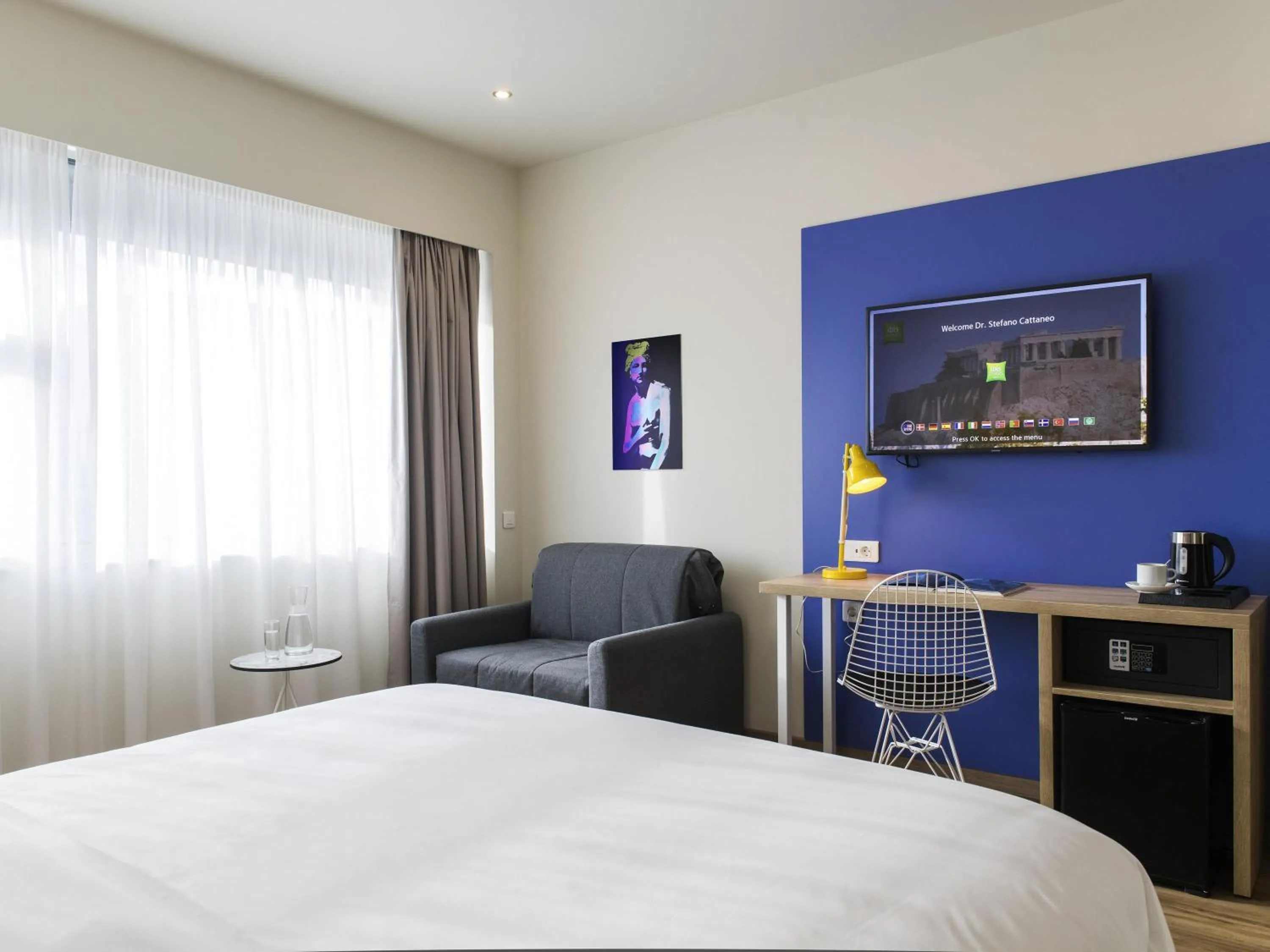 Bedroom, Bed in ibis Styles Athens Routes
