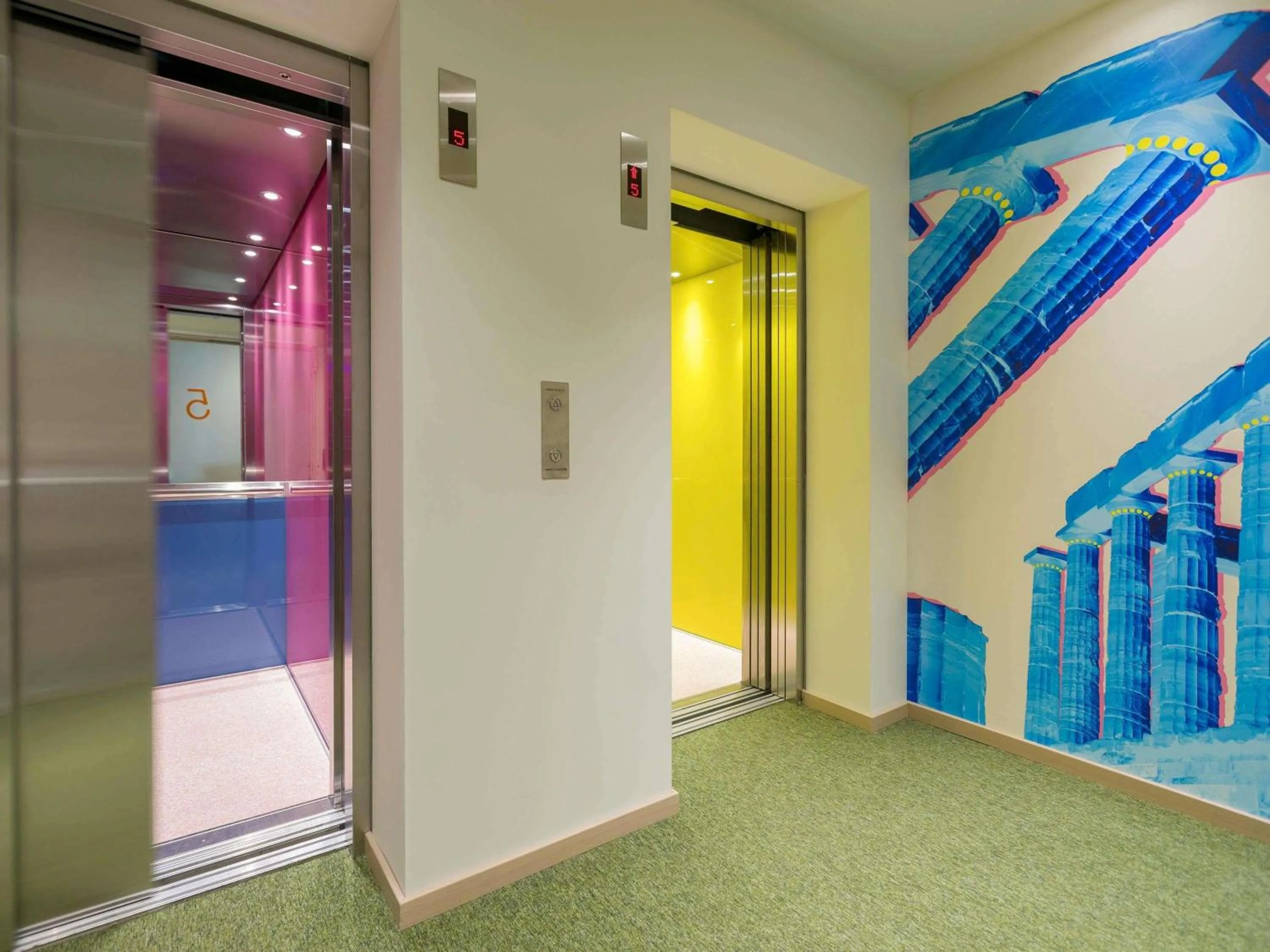 Property building in ibis Styles Athens Routes