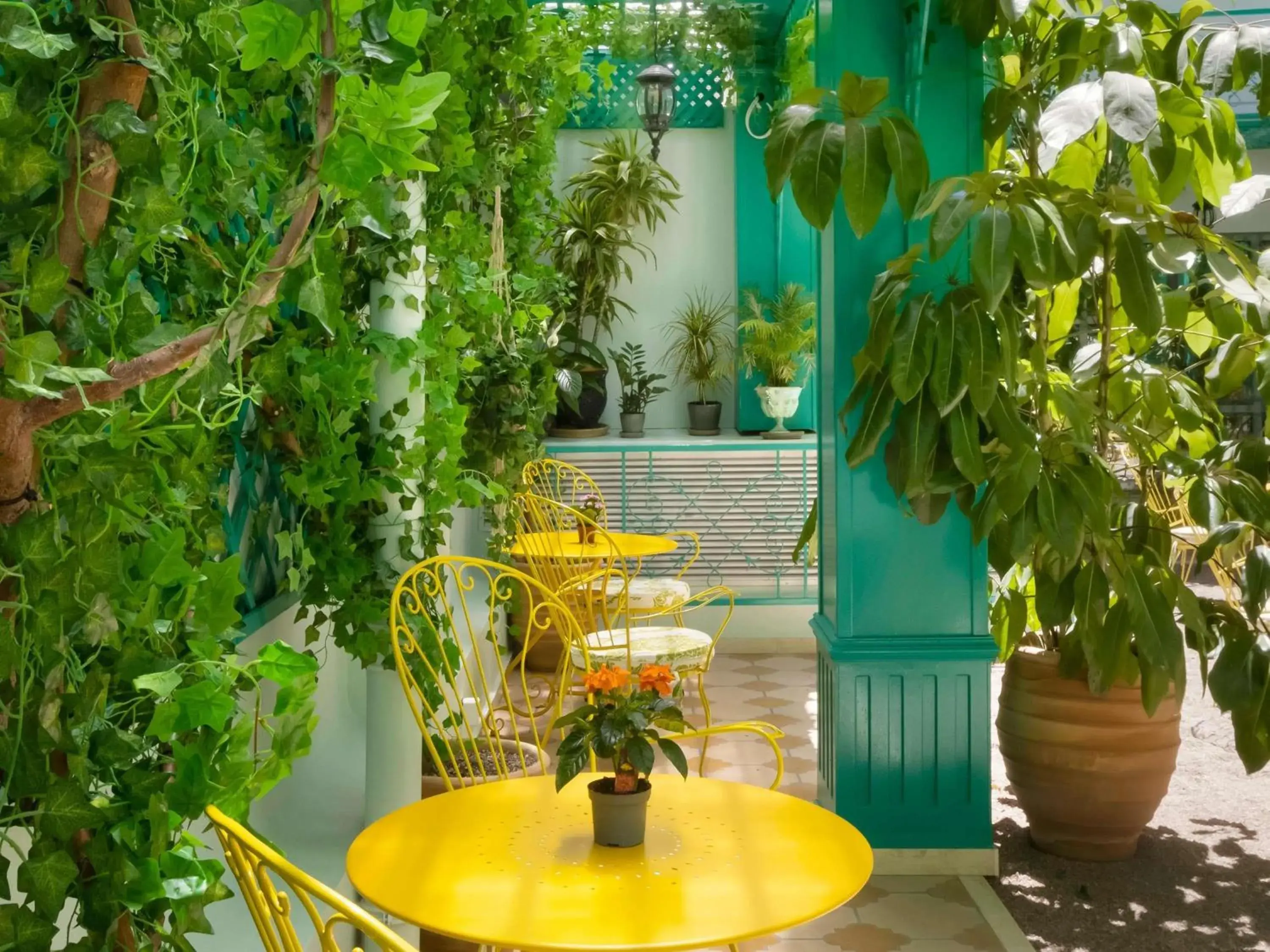 Lounge or bar in ibis Styles Athens Routes Lounge or bar in ibis Styles Athens Routes