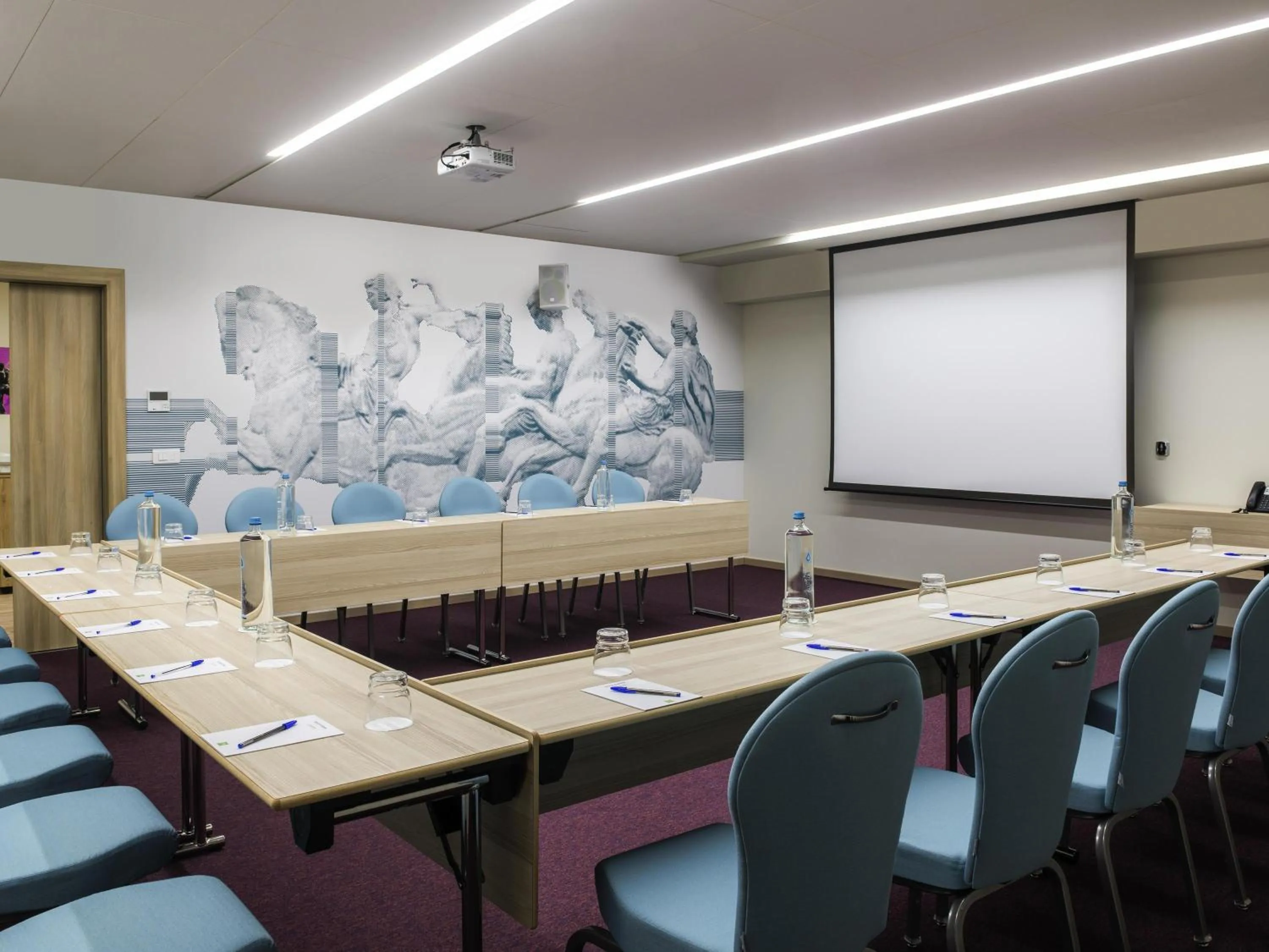 Meeting/conference room in ibis Styles Athens Routes
