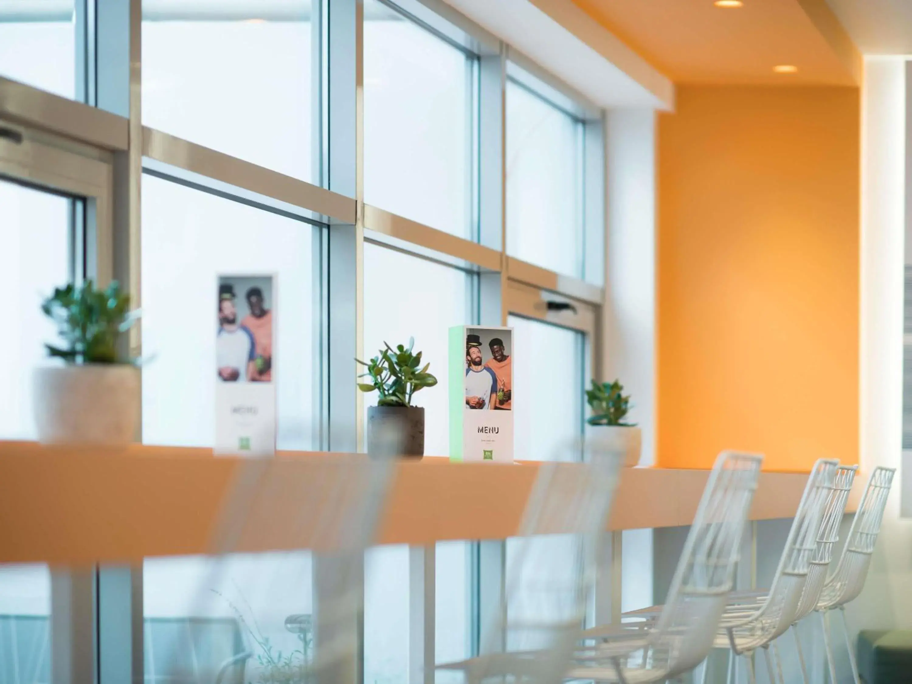 Lounge or bar in ibis Styles Athens Routes Lounge or bar in ibis Styles Athens Routes