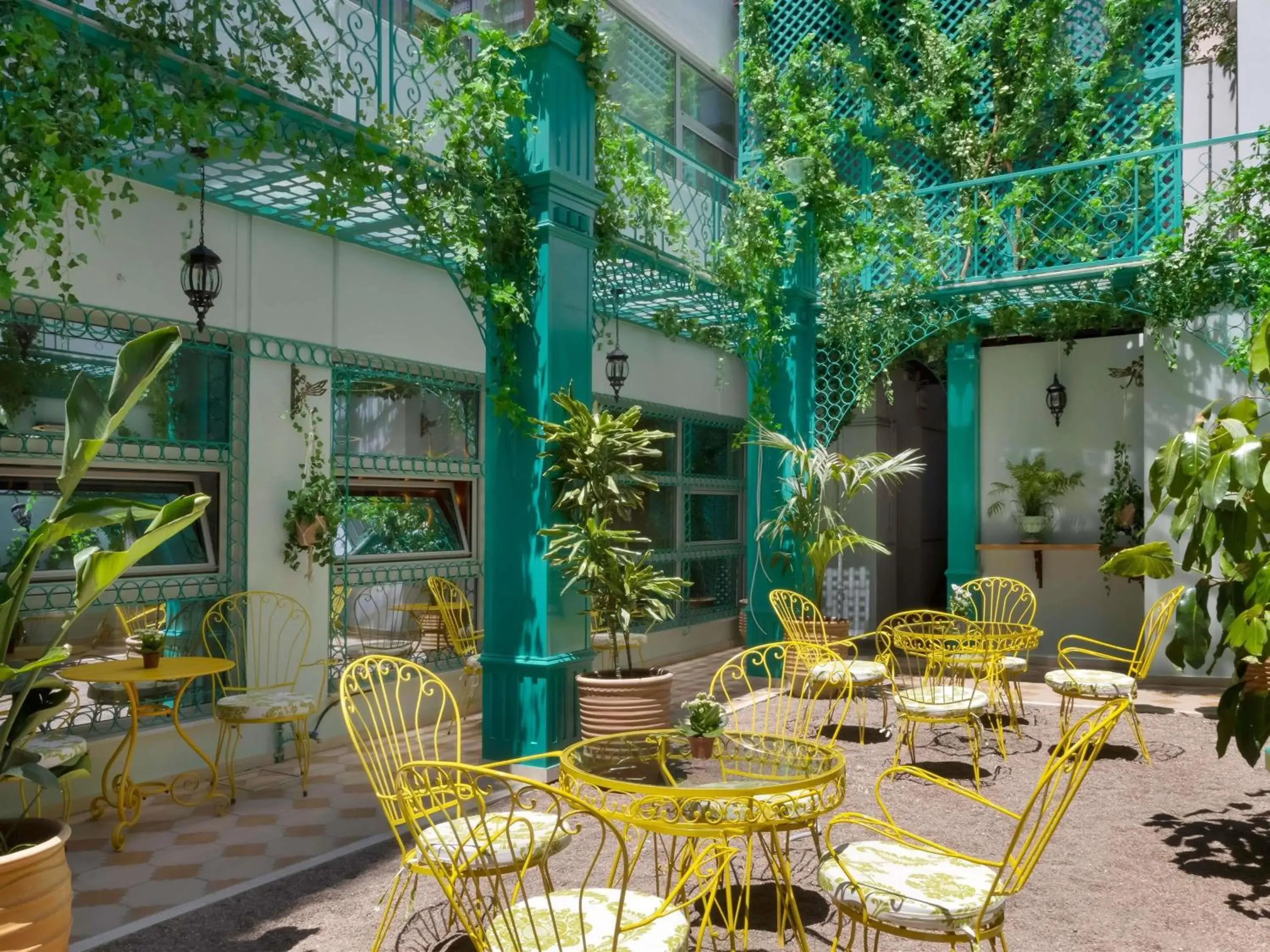 Lounge or bar in ibis Styles Athens Routes Lounge or bar in ibis Styles Athens Routes