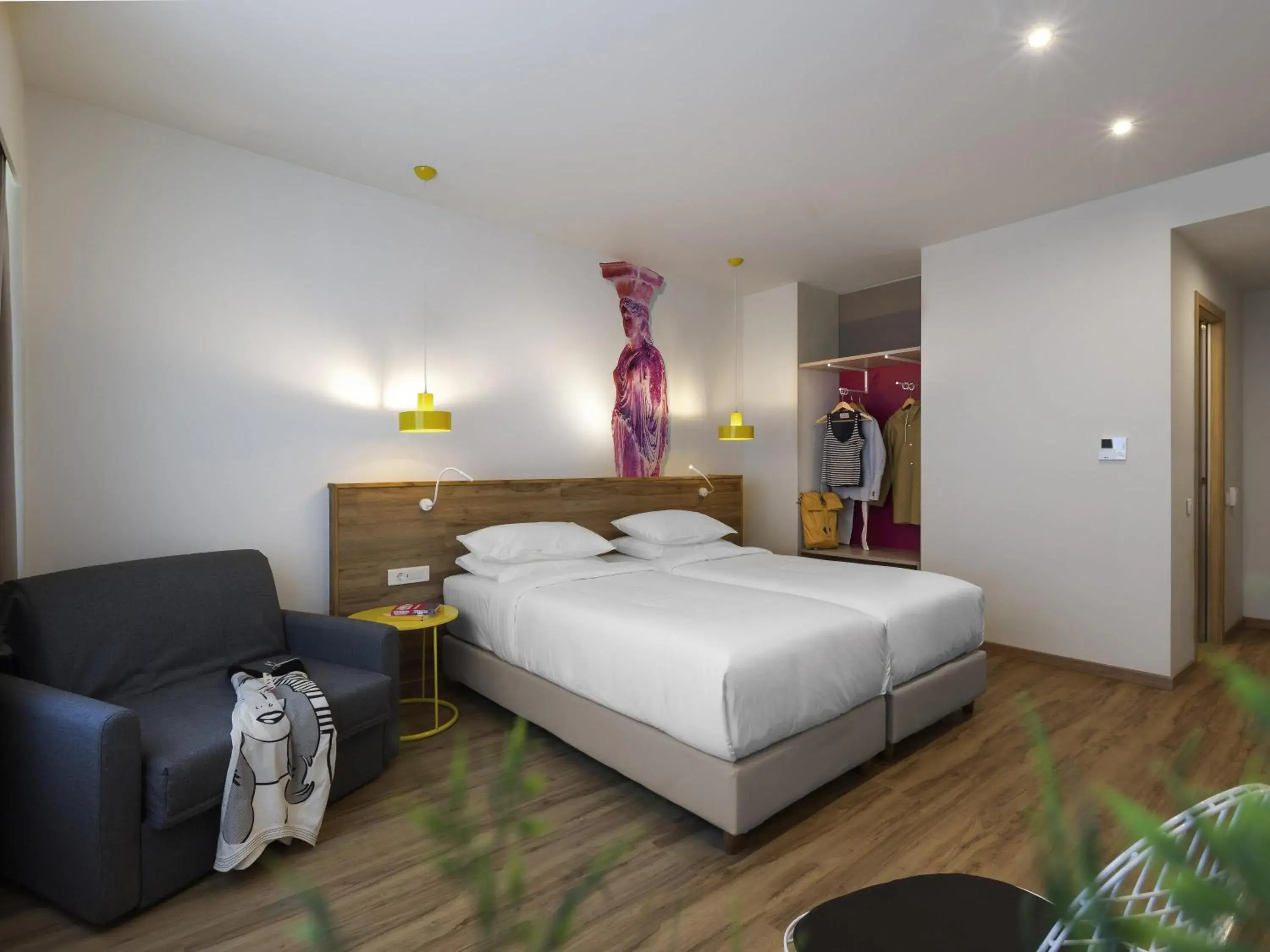 Property building, Bed in ibis Styles Athens Routes Property building, Bed in ibis Styles Athens Routes