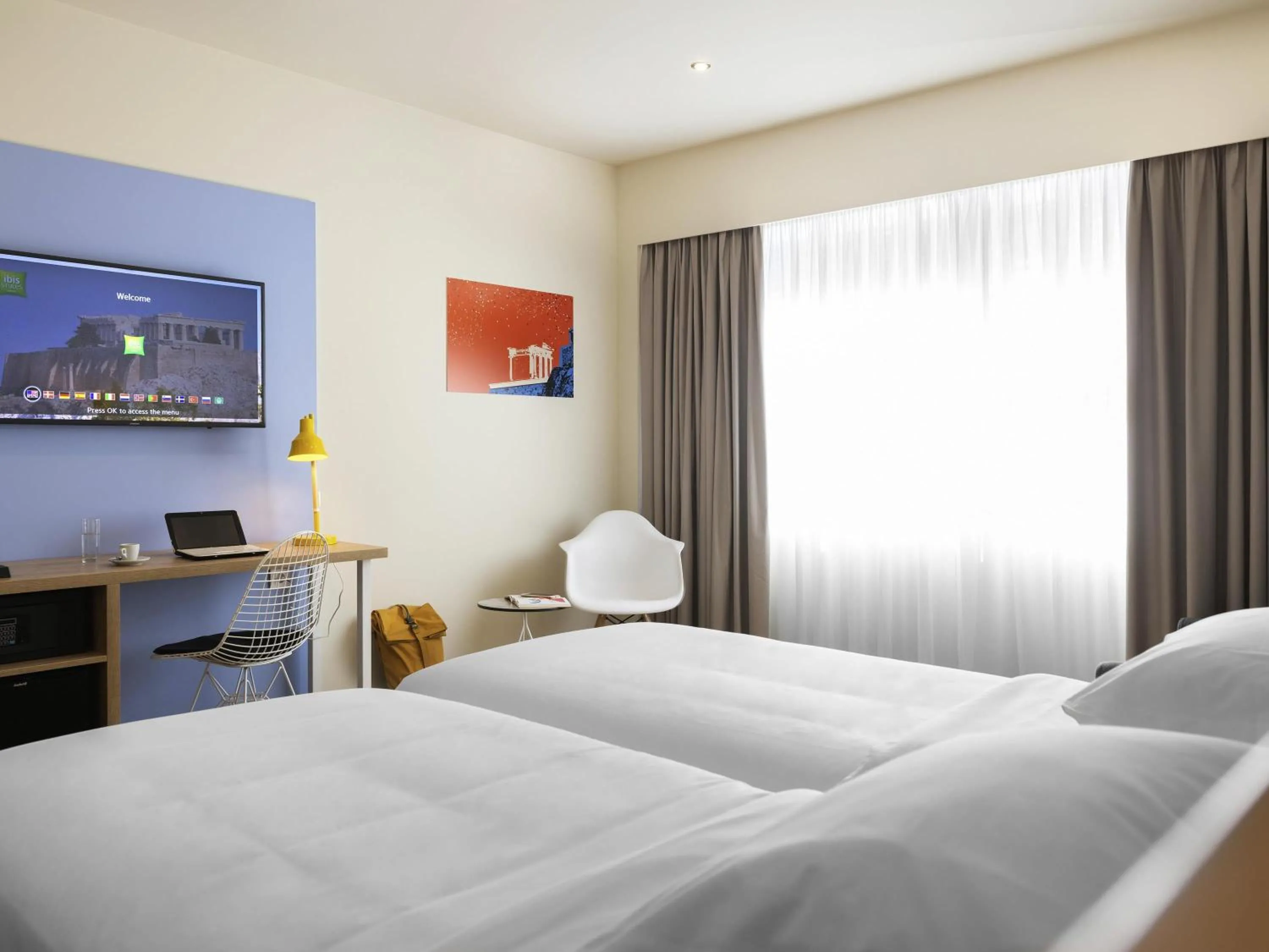 Bedroom, Bed in ibis Styles Athens Routes