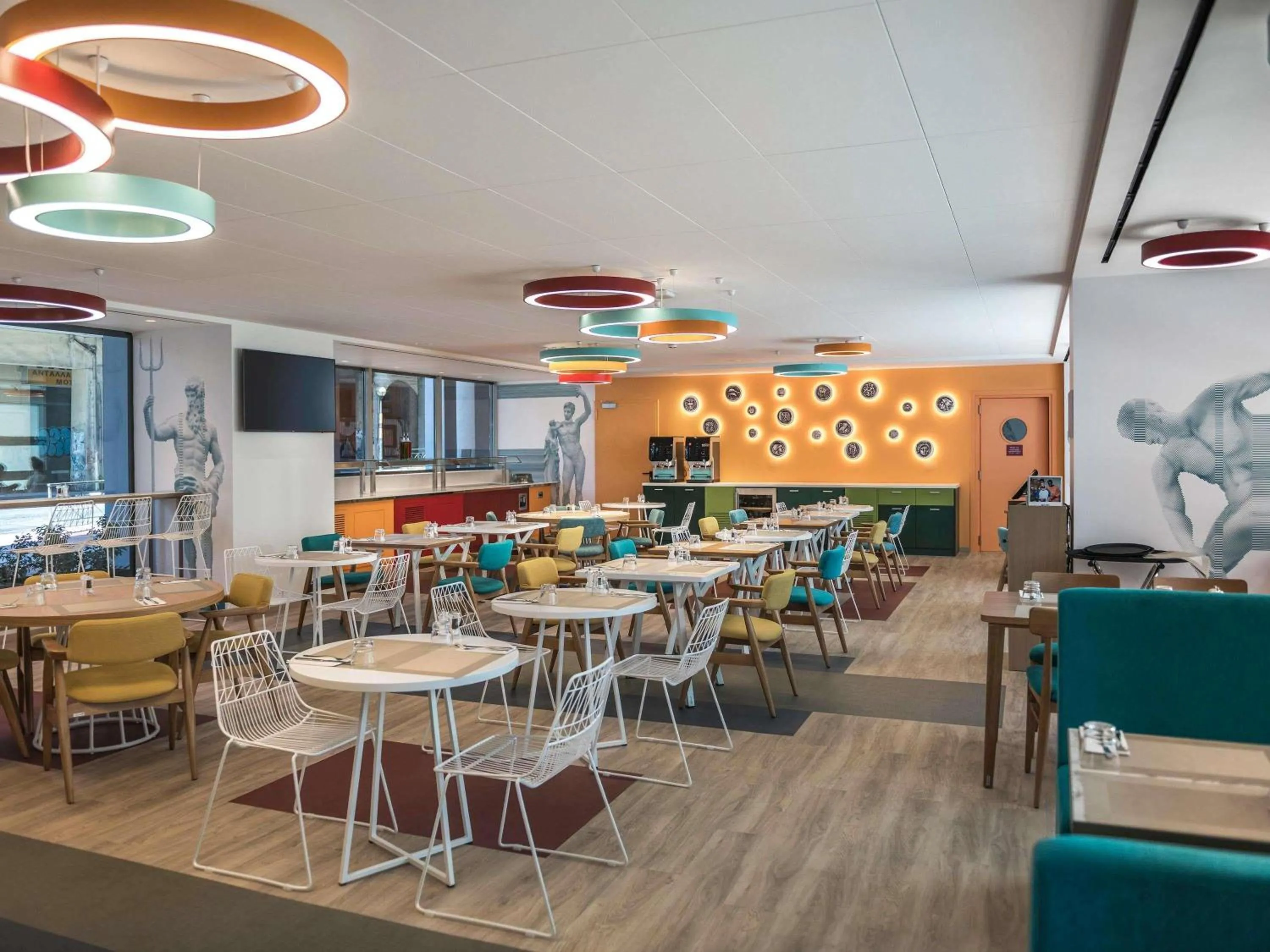 Restaurant/places to eat in ibis Styles Athens Routes
