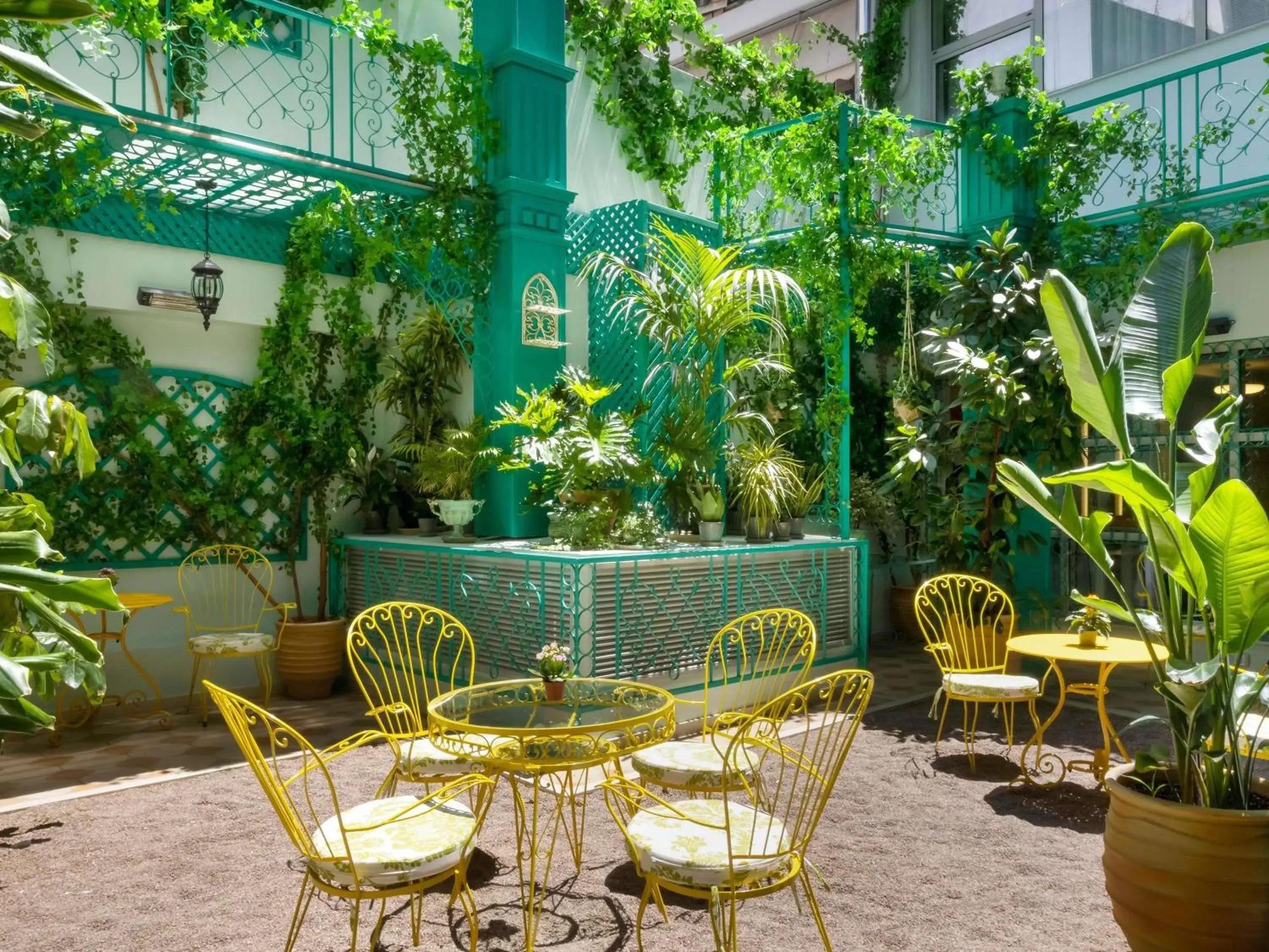 Lounge or bar in ibis Styles Athens Routes Lounge or bar in ibis Styles Athens Routes