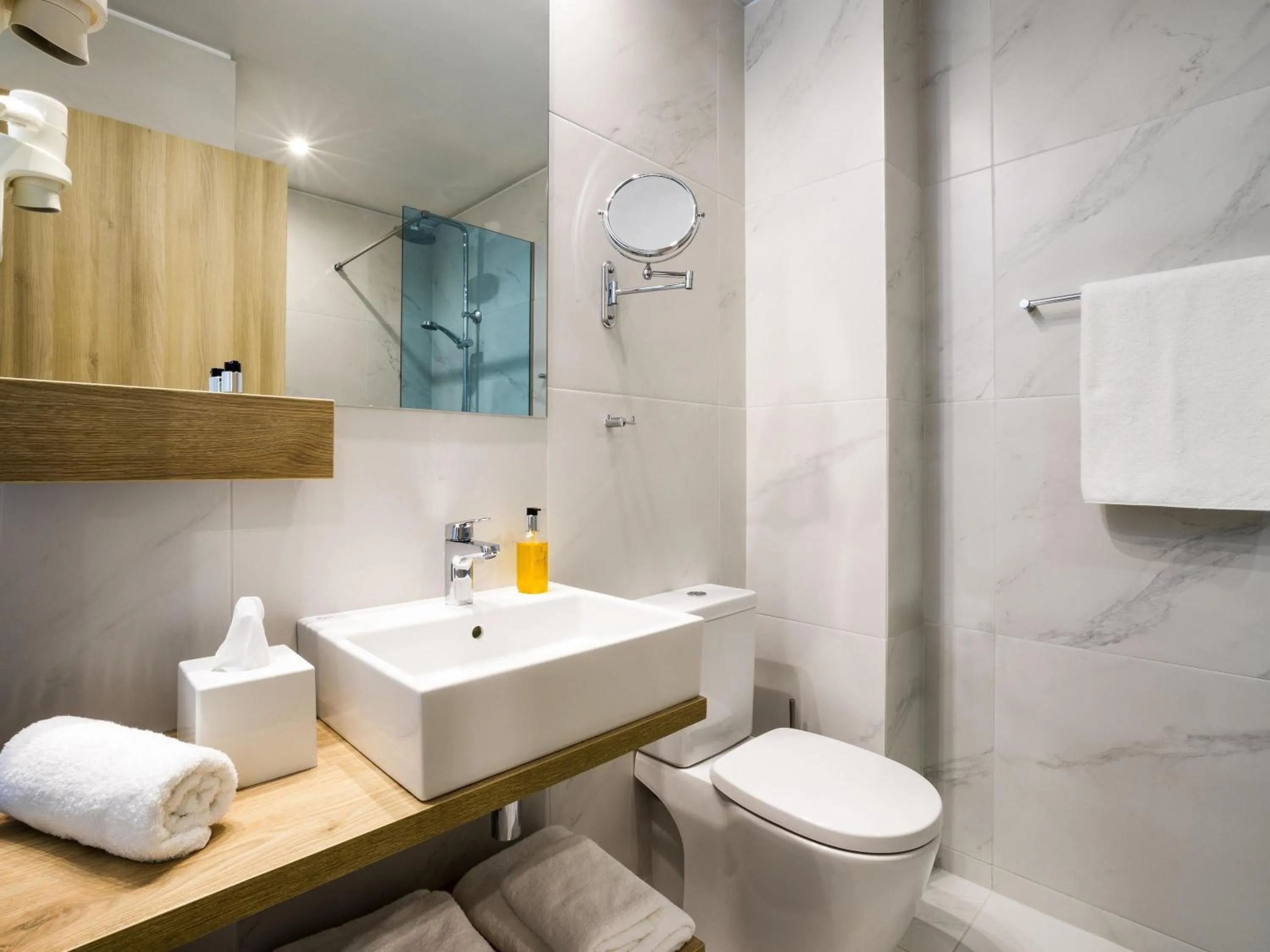 Bedroom in ibis Styles Athens Routes