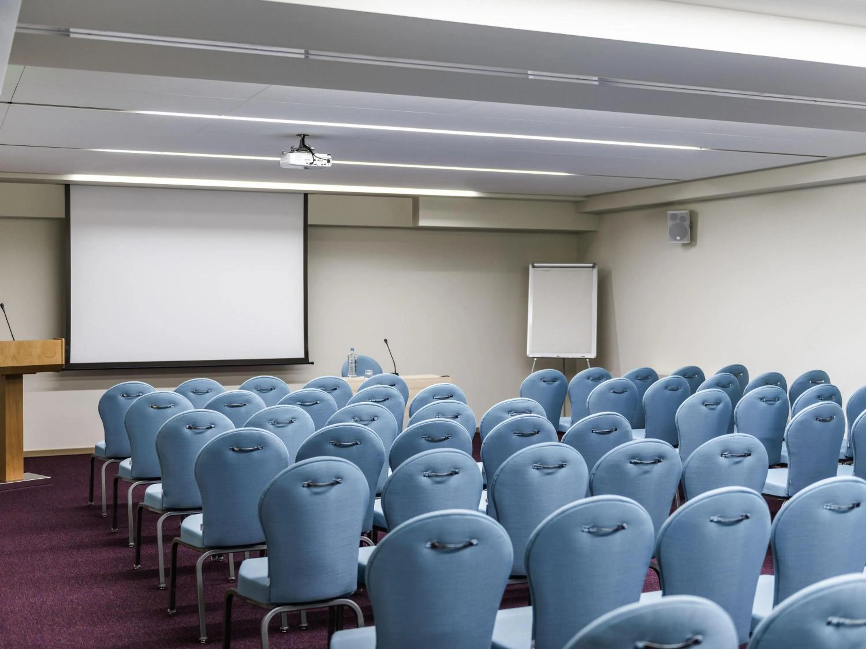 Meeting/conference room in ibis Styles Athens Routes