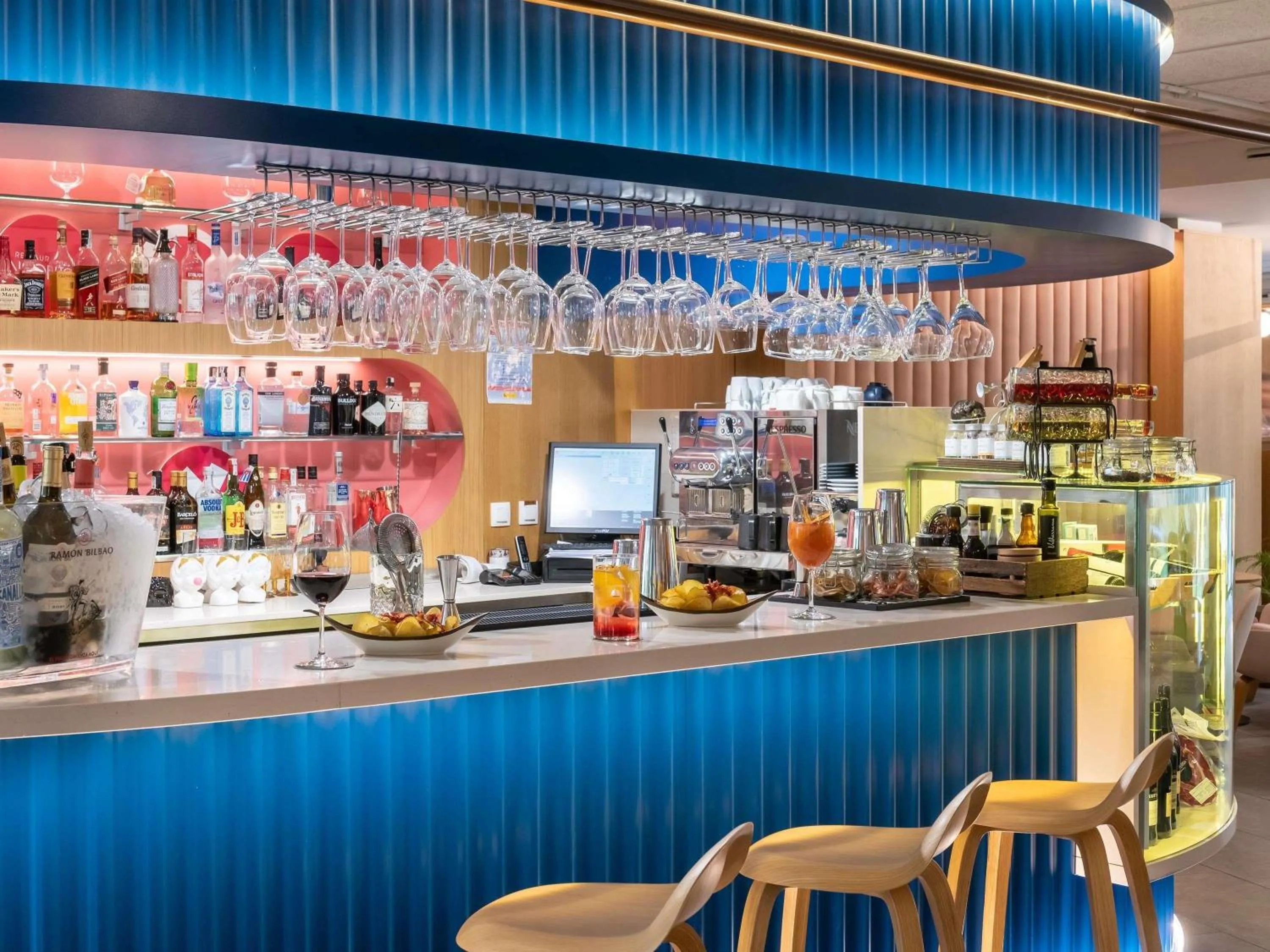 Lounge or bar in Ibis Styles Madrid City Las Ventas