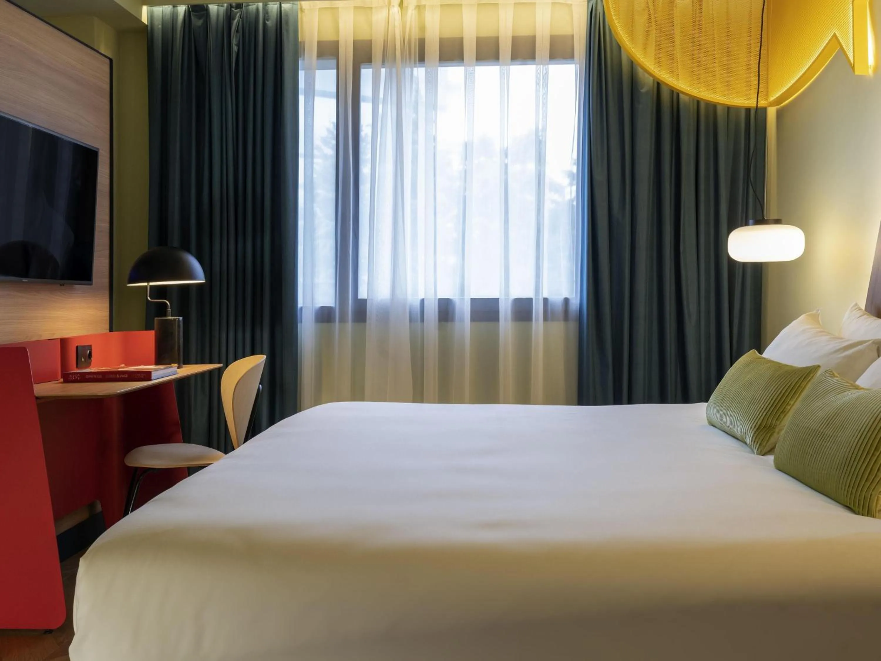 Bedroom, Bed in Ibis Styles Madrid City Las Ventas