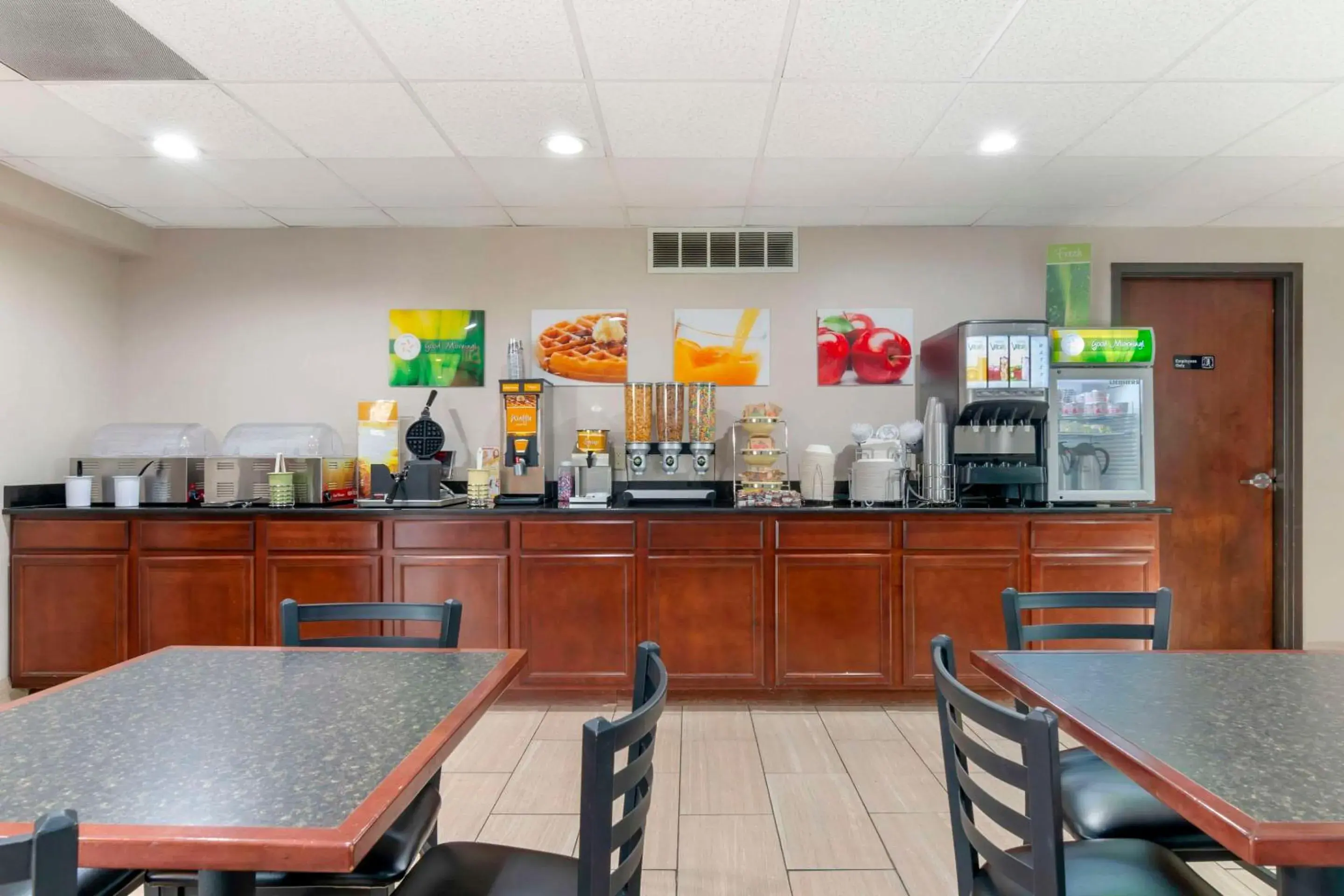 Breakfast in Quality Inn Breakfast in Quality Inn