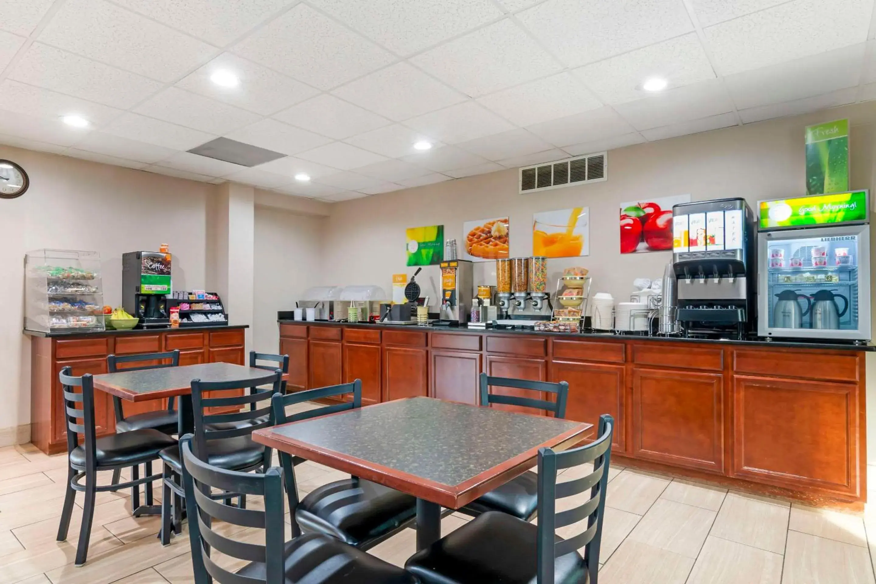 Breakfast in Quality Inn Breakfast in Quality Inn