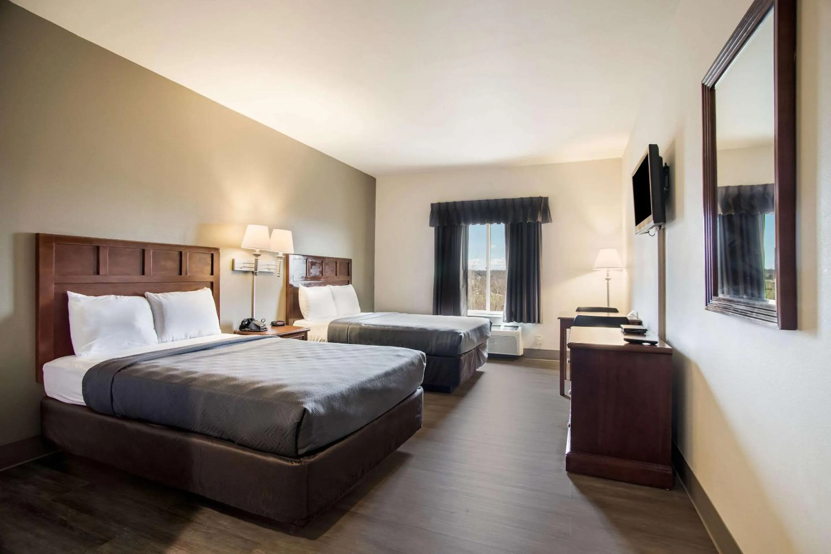 Bedroom, Bed in Econo Lodge Anderson