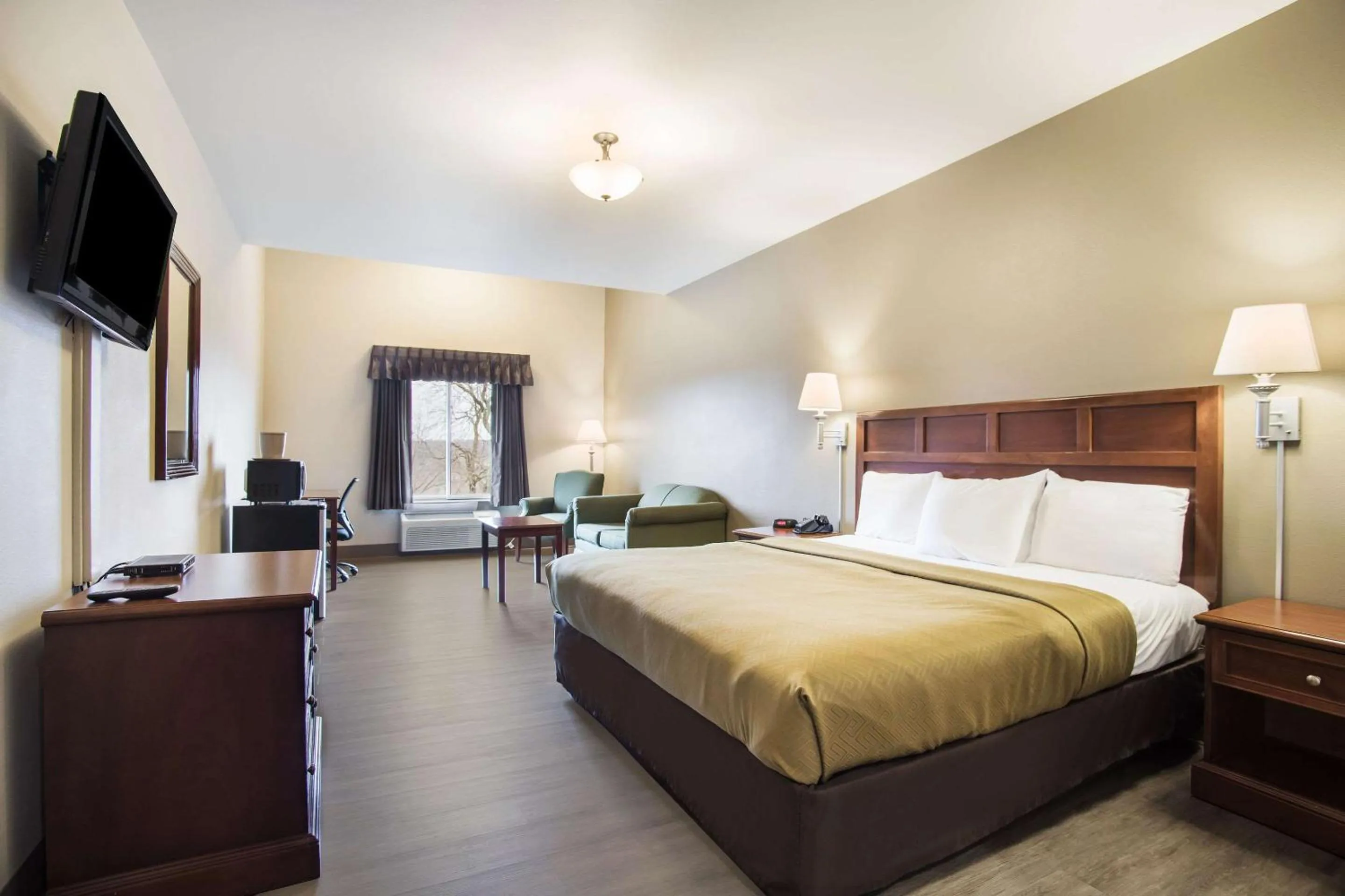 Bedroom, Bed in Econo Lodge Anderson