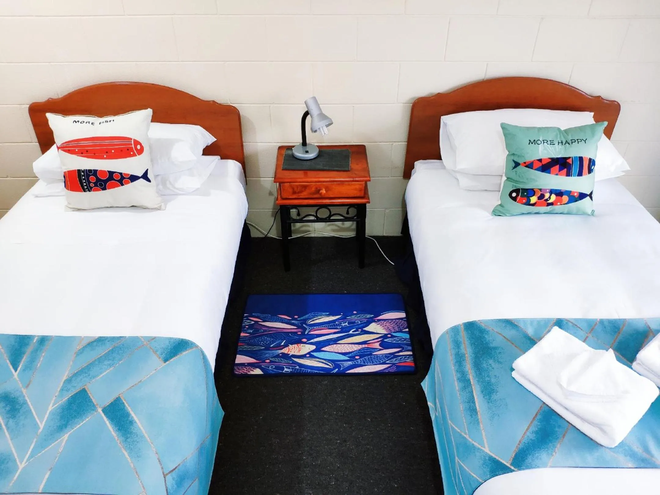 Bed in Junction Motel Sanson-Truck Motel