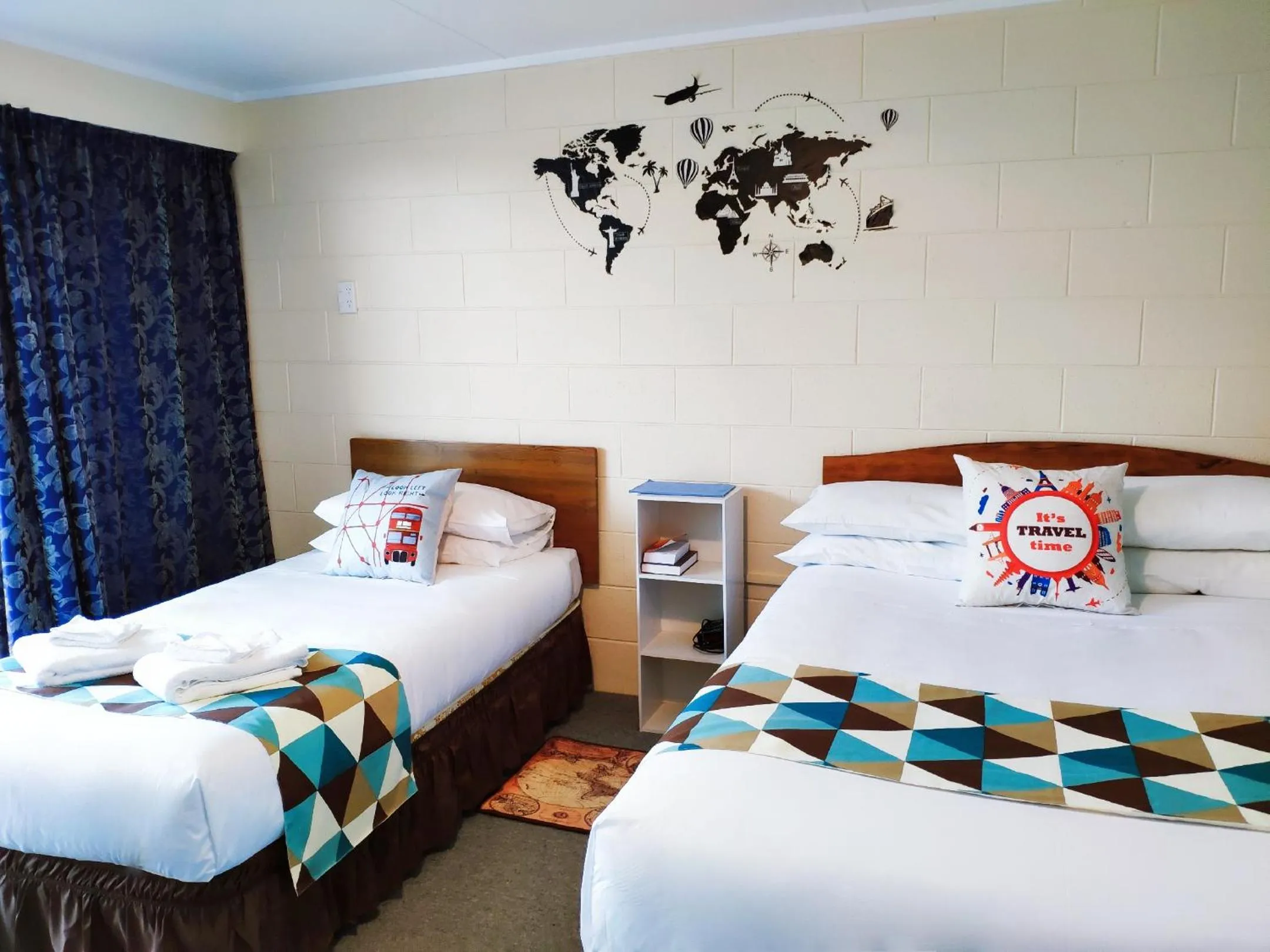 Bed in Junction Motel Sanson-Truck Motel