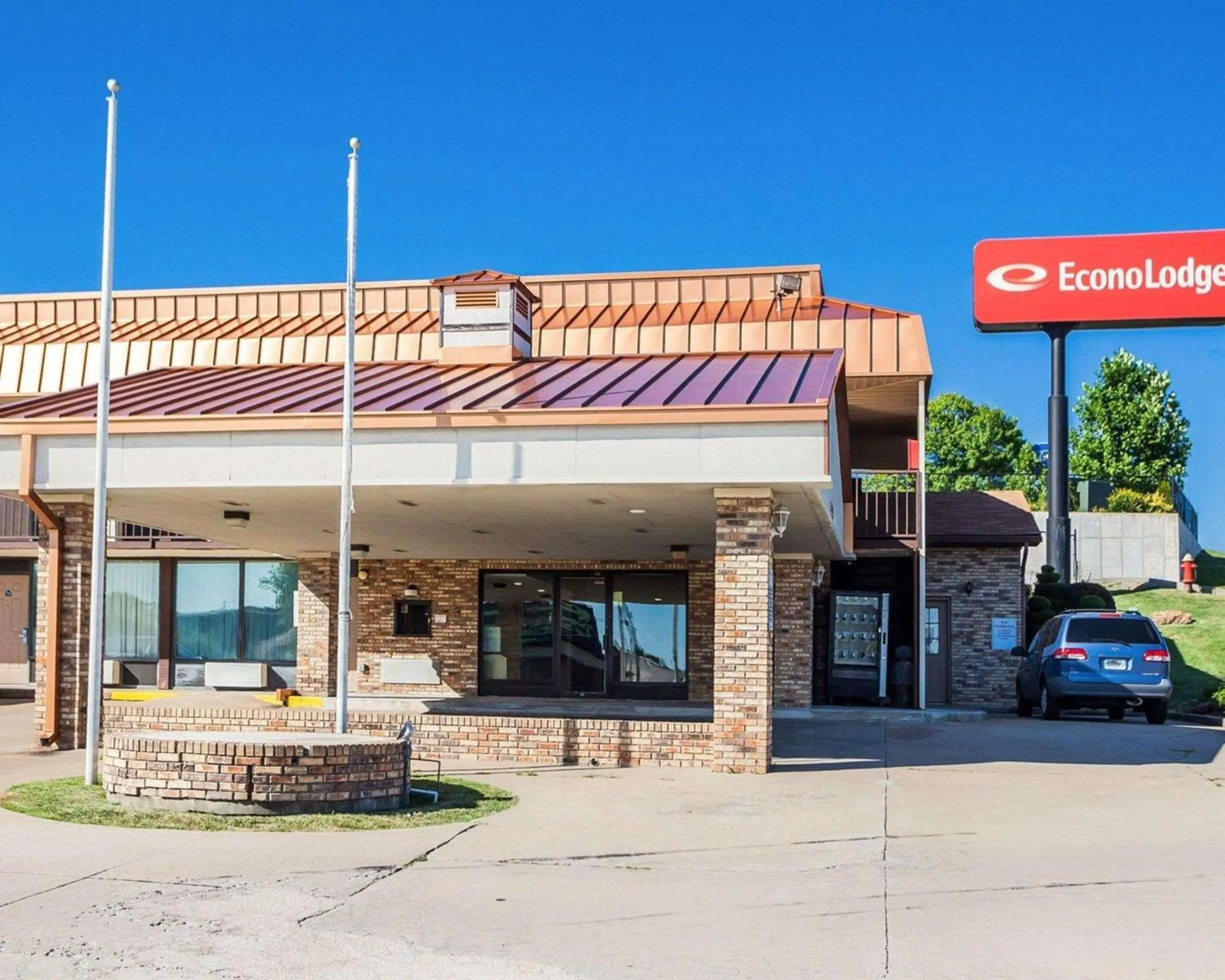 Property building in Econo Lodge Jefferson City