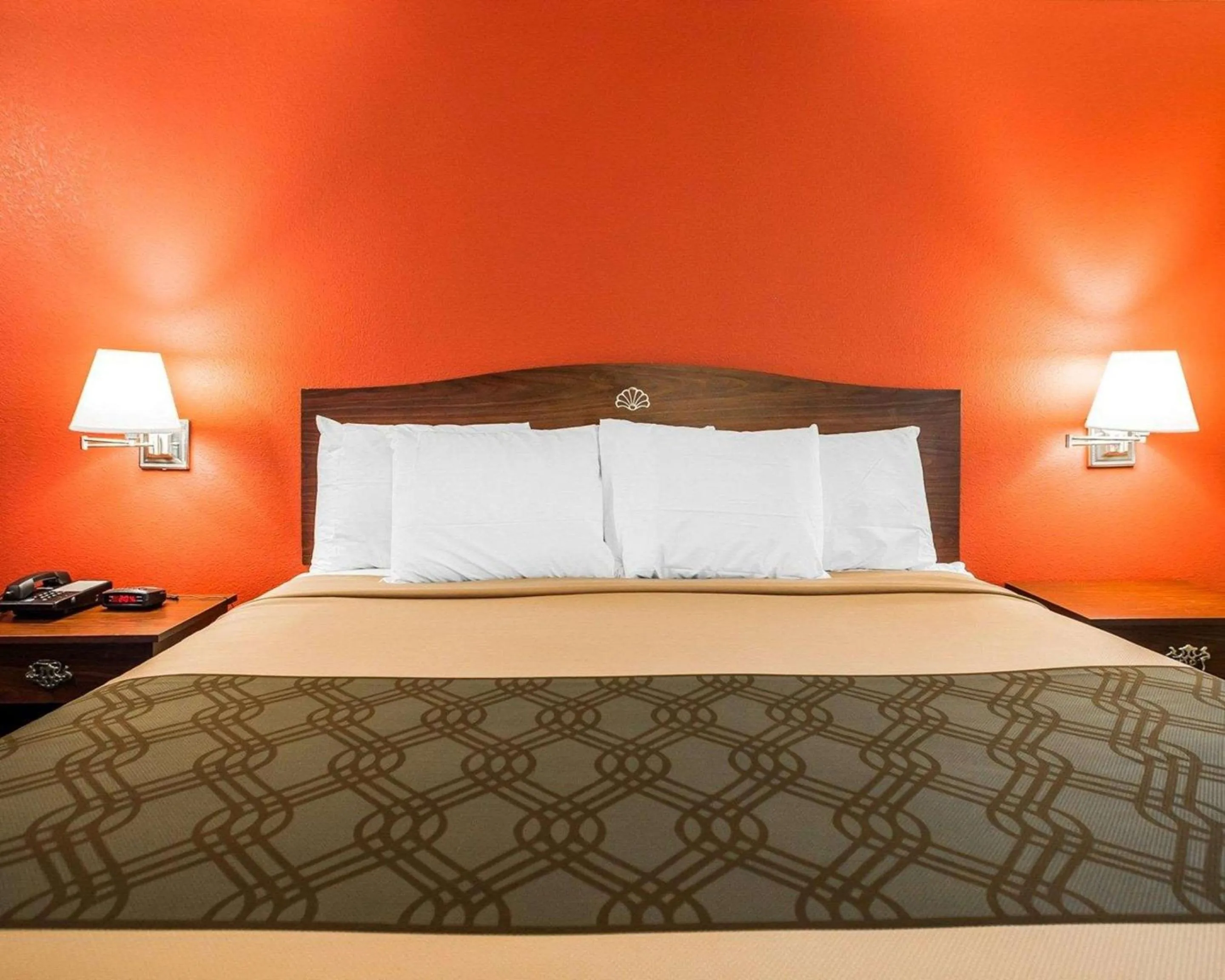 Photo of the whole room, Bed in Econo Lodge Jefferson City