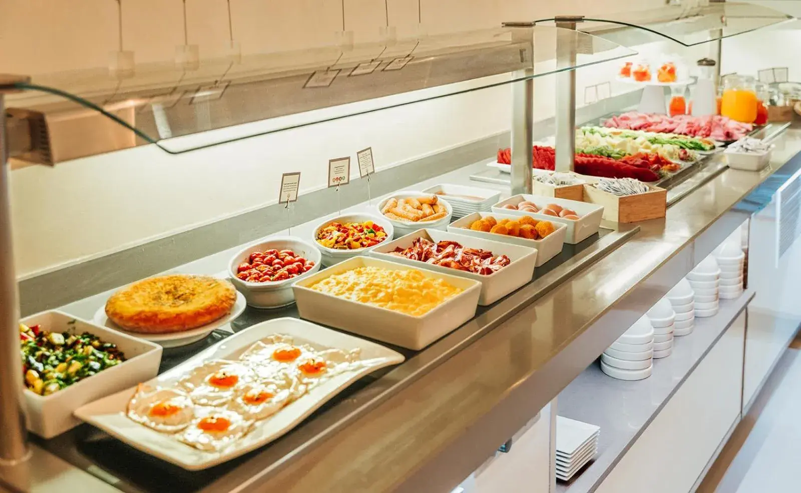 Buffet breakfast in Hotel Aloe Canteras Buffet breakfast in Hotel Aloe Canteras