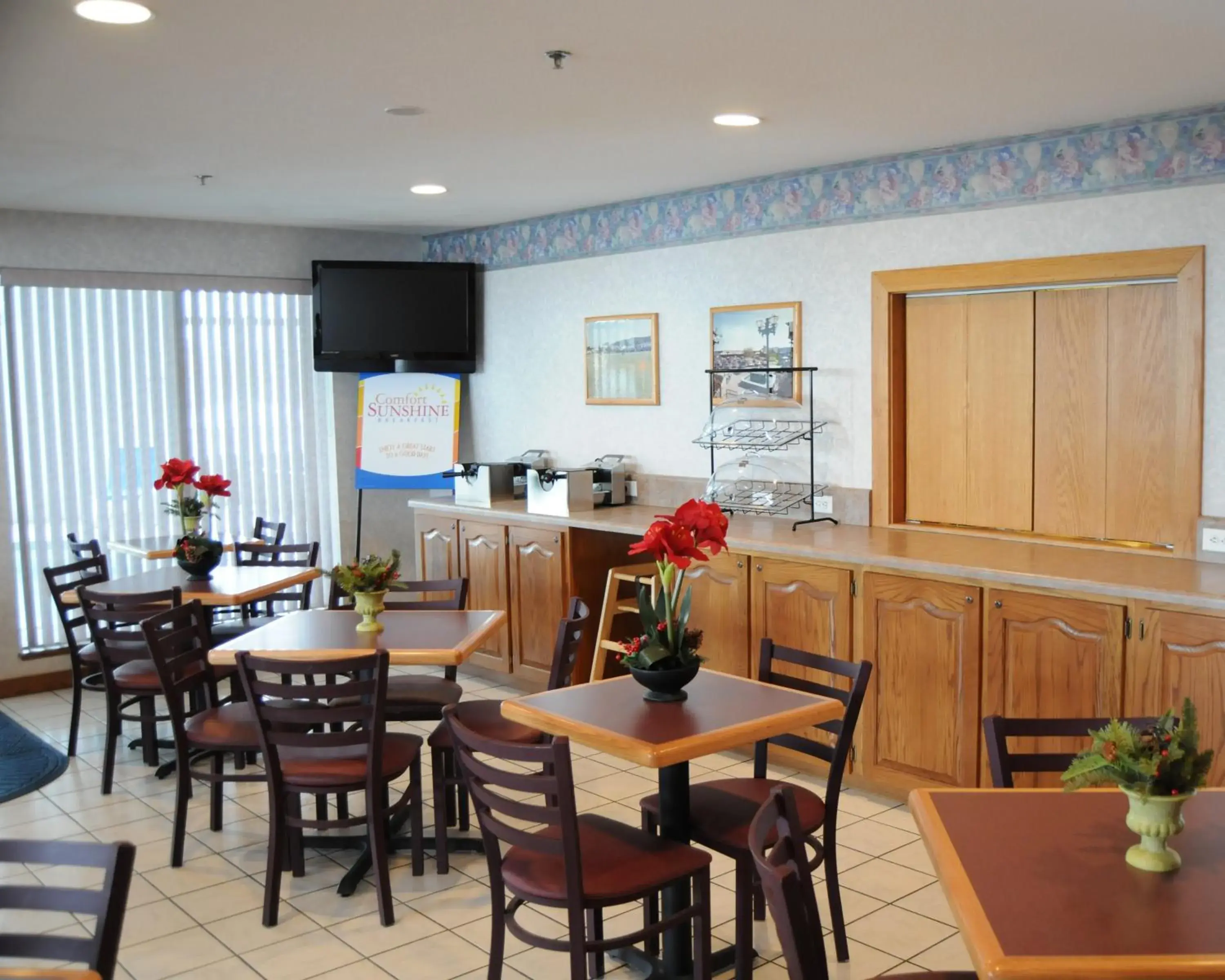 Restaurant/places to eat in Baymont by Wyndham Osage Beach Restaurant/places to eat in Baymont by Wyndham Osage Beach