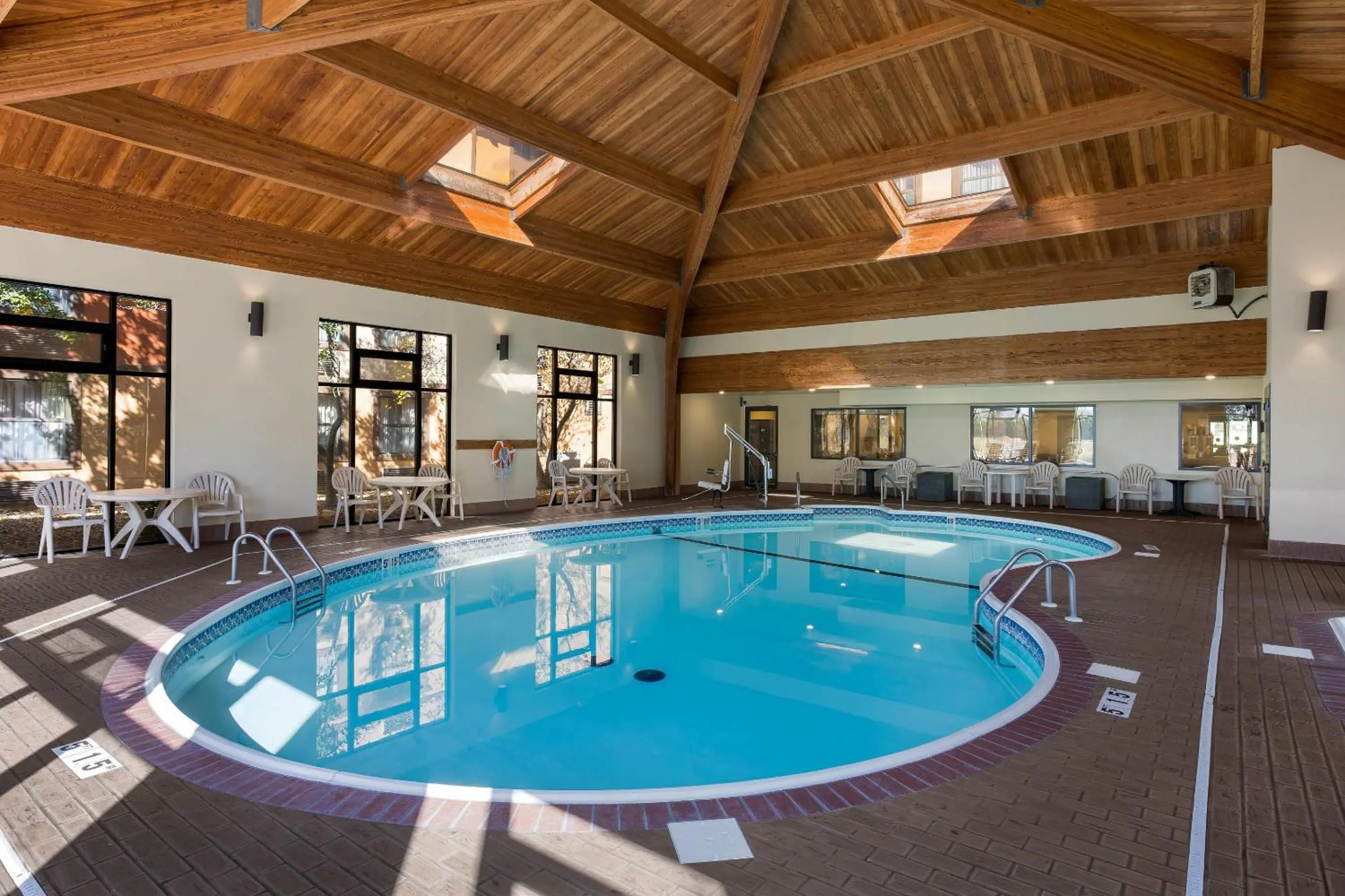 Swimming pool in Comfort Inn & Suites Branson Meadows