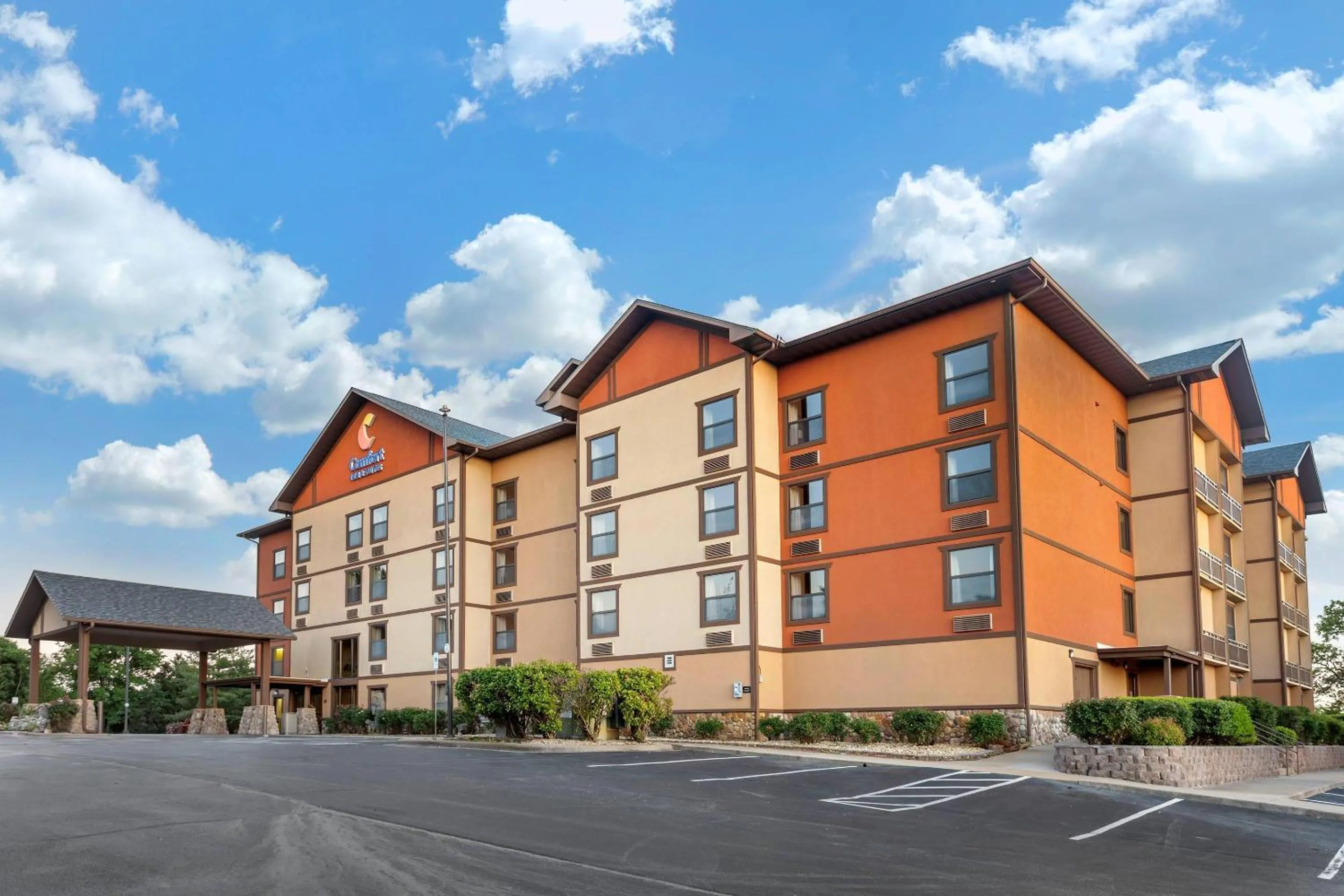 Property building in Comfort Inn & Suites Branson Meadows
