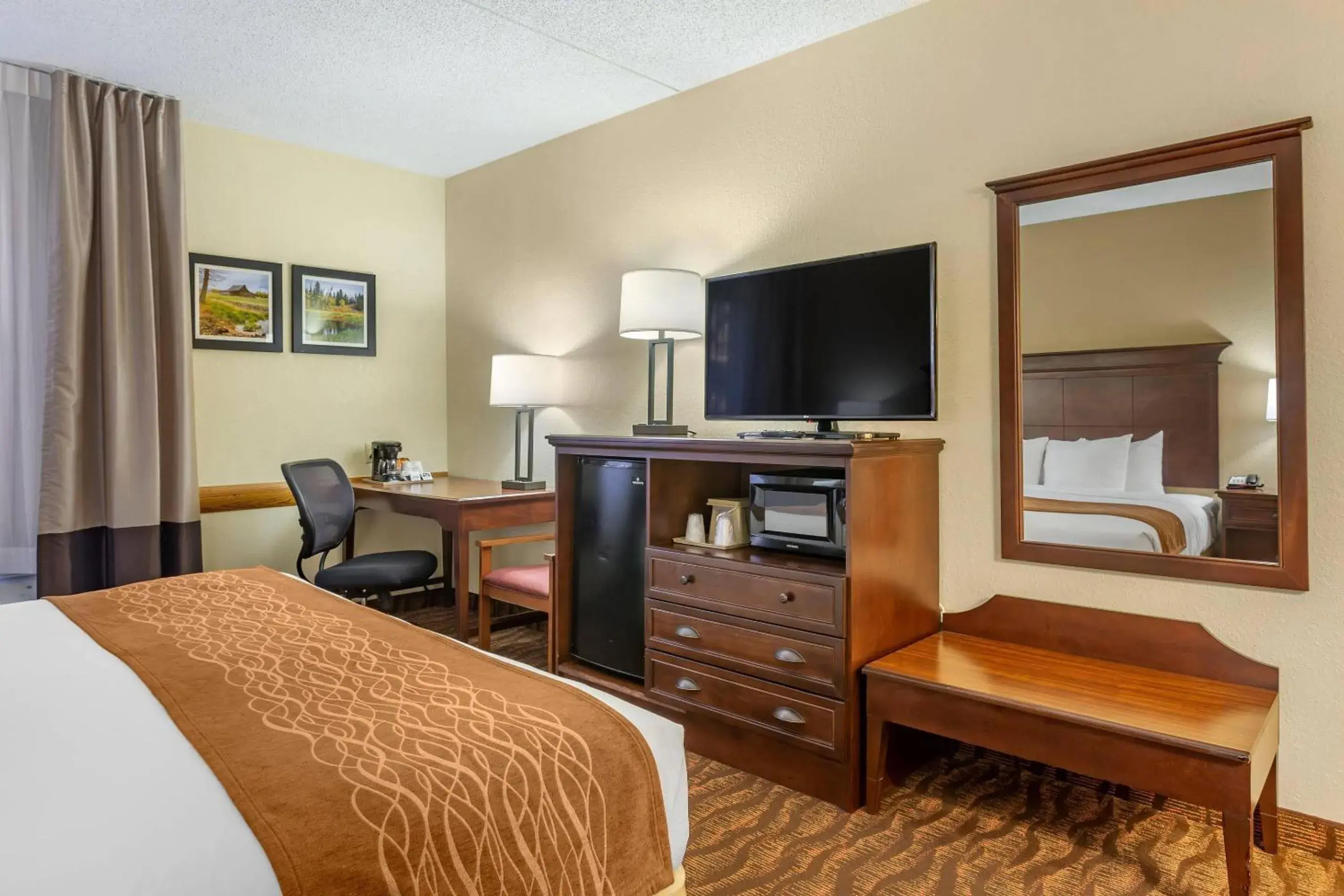Bedroom, Bed in Comfort Inn & Suites Branson Meadows Bedroom, Bed in Comfort Inn & Suites Branson Meadows