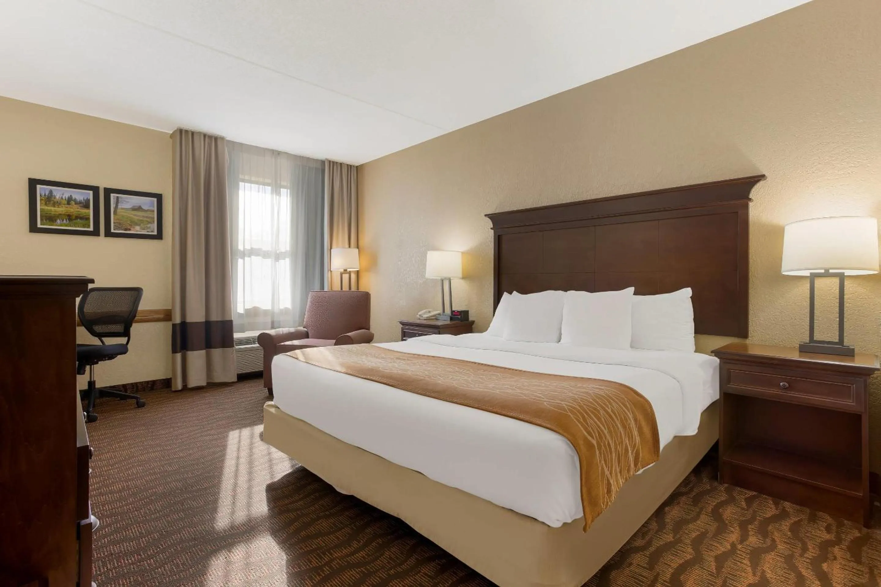 Bedroom, Bed in Comfort Inn & Suites Branson Meadows